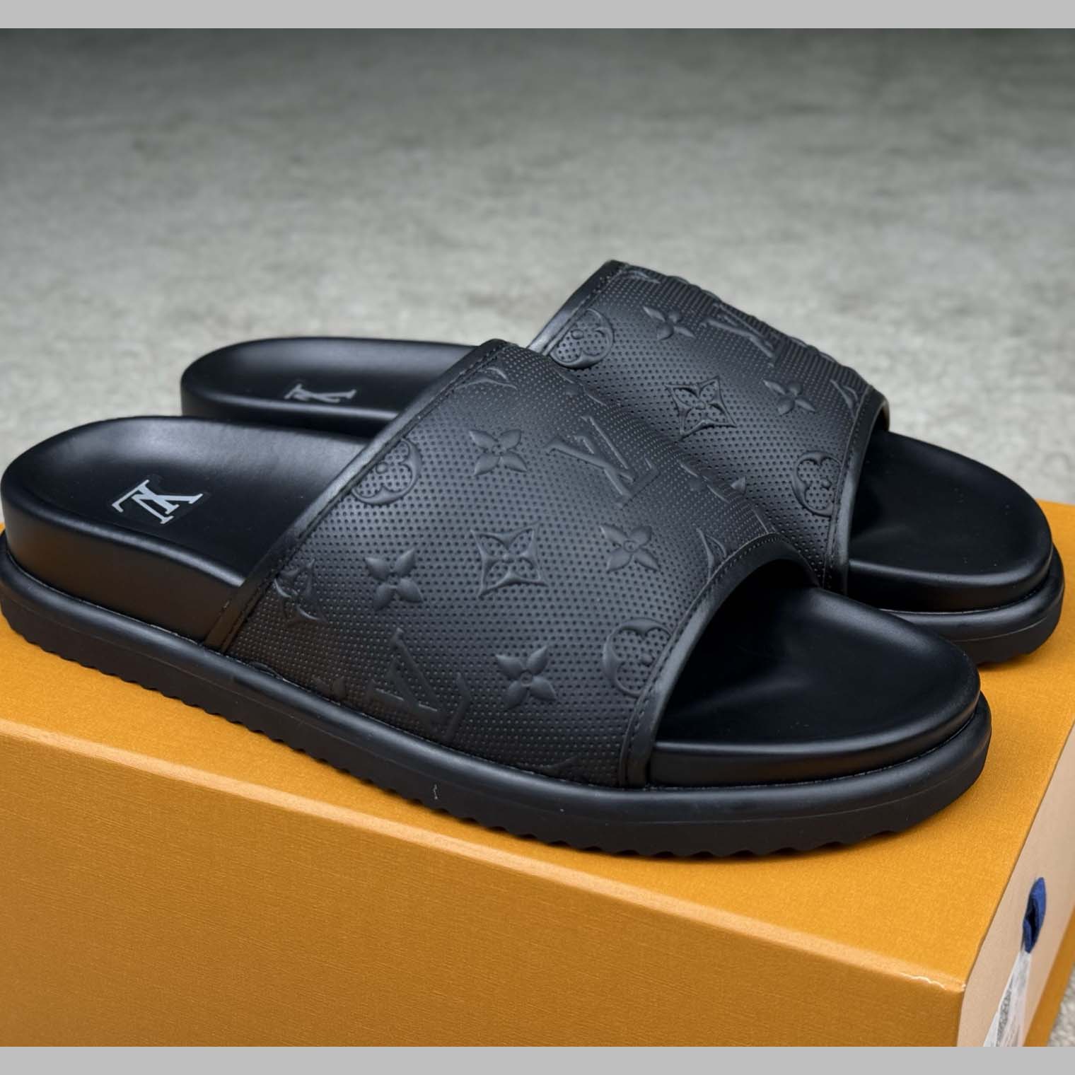 Louis Vuitton Miami Mule   1AHSNO - EUR FASHION