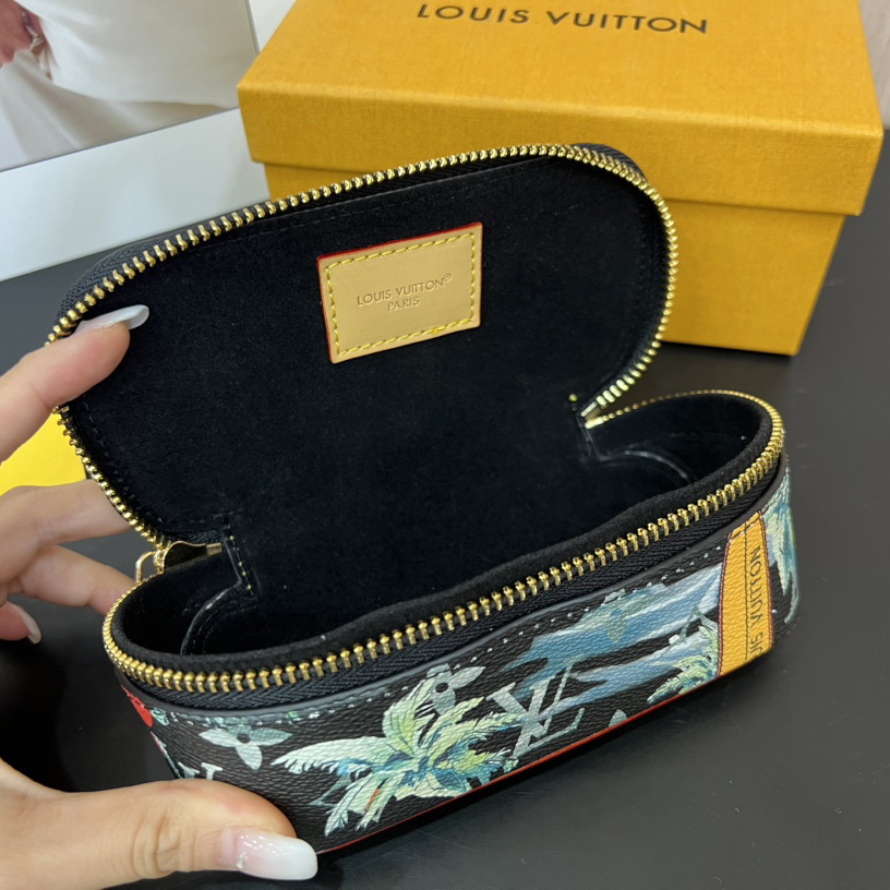 Louis Vuitton Sunglasses Pouch - EUR FASHION