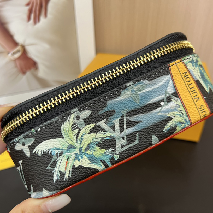 Louis Vuitton Sunglasses Pouch - EUR FASHION