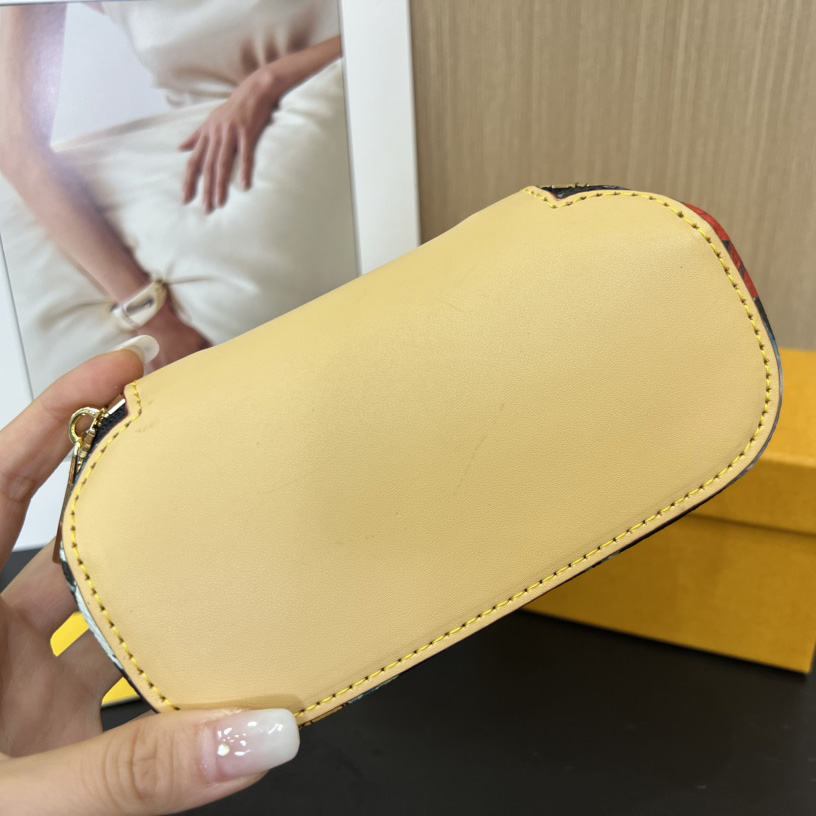 Louis Vuitton Sunglasses Pouch - EUR FASHION