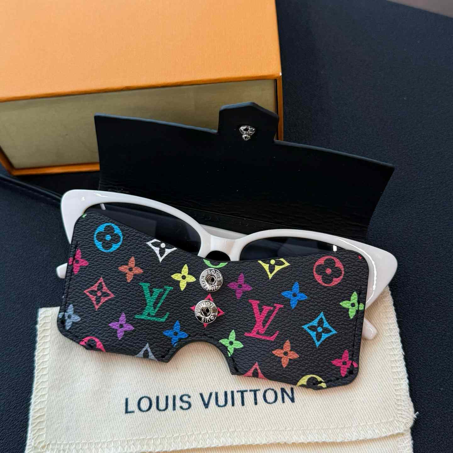 Louis Vuitton LV Glasses Holder    - EUR FASHION