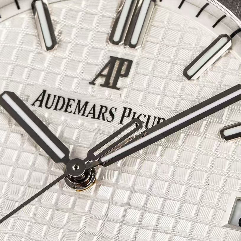 Audemars Piguet Royal Oak Self Winding Watch - 41mm 15500ST - EUR FASHION