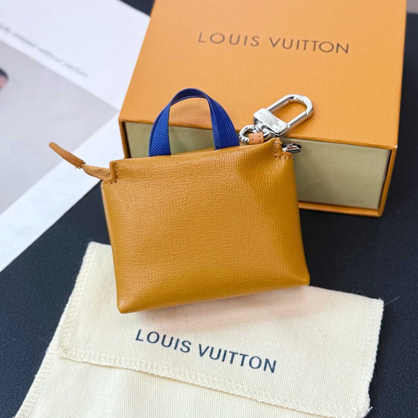 Louis Vuitton LV Mini Shopper Bag Charm   M02699 - EUR FASHION