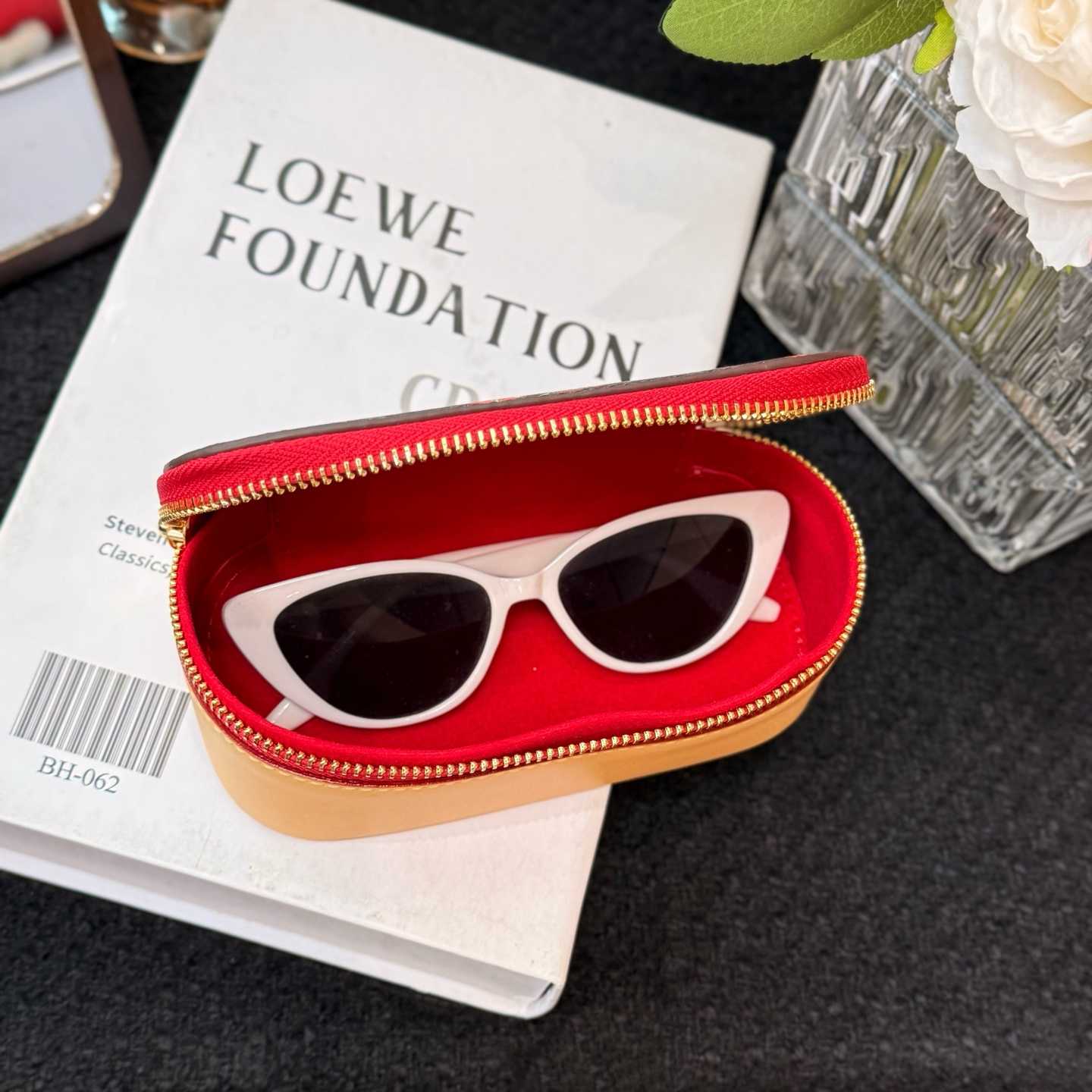 Louis Vuitton LV x TM Sunglasses Pouch - EUR FASHION