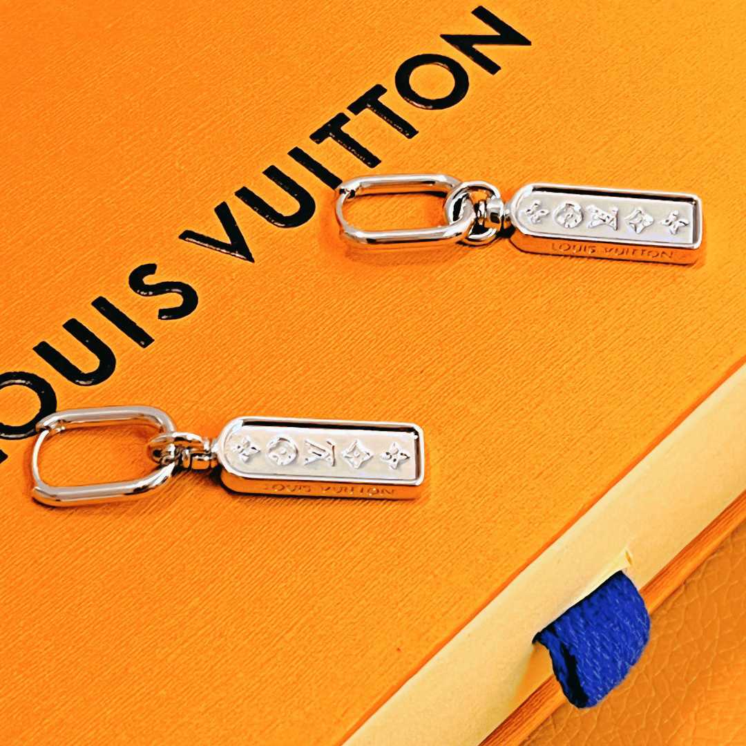 Louis Vuitton Les Gastons Vuitton Tag Single Hoop, White Gold   Q06946 - EUR FASHION