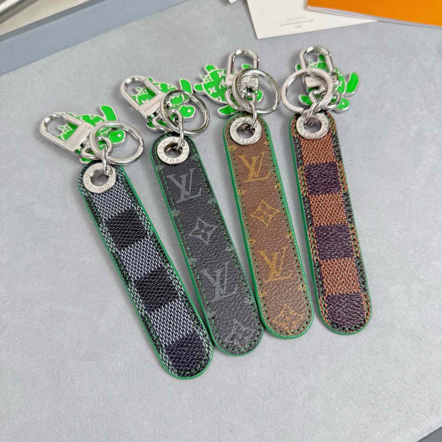 Louis Vuitton Dragonne Tab Key Holder and Bag Charm   M02564 - EUR FASHION