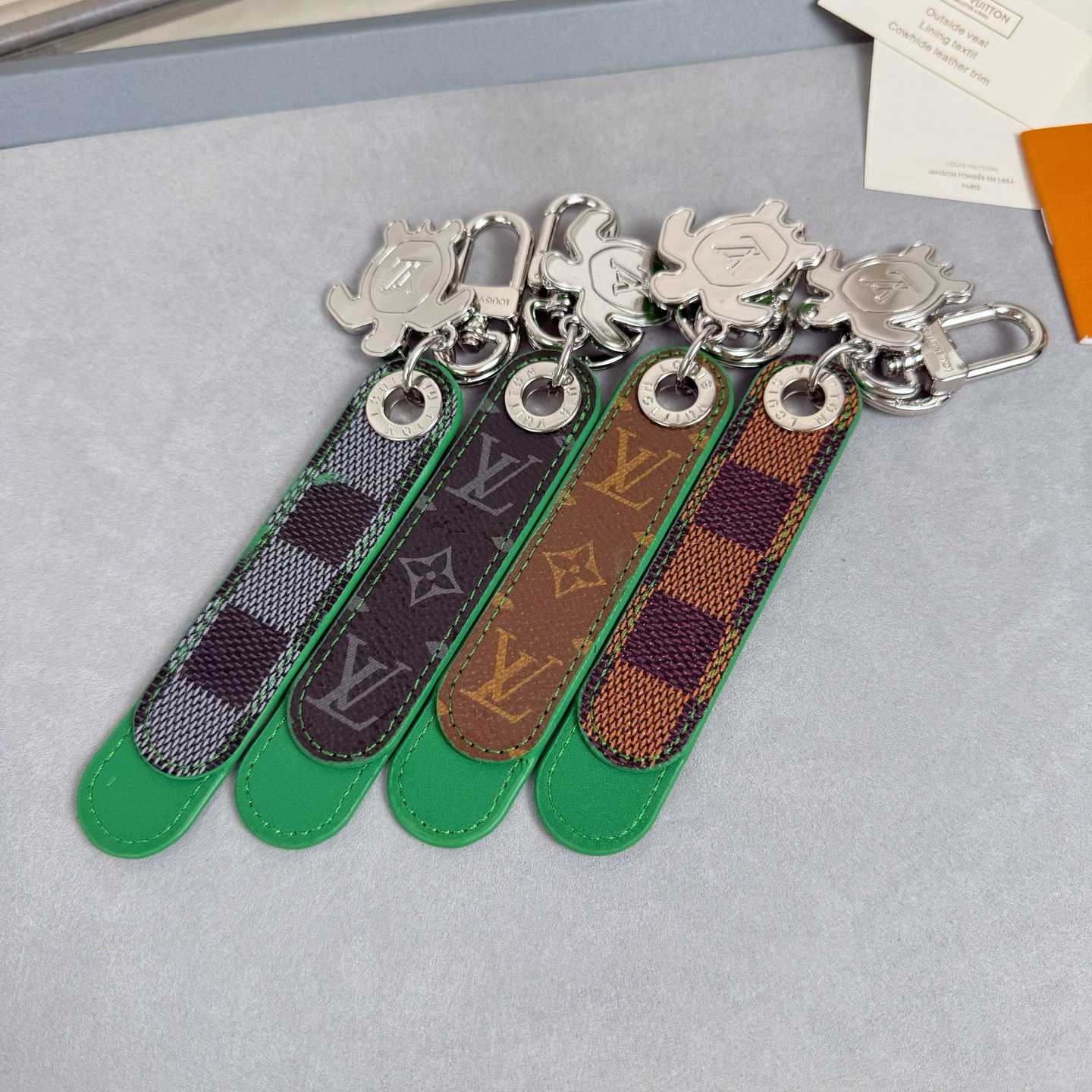 Louis Vuitton Dragonne Tab Key Holder and Bag Charm   M02564 - EUR FASHION