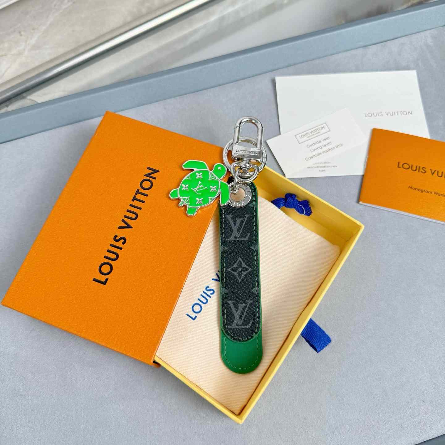 Louis Vuitton Dragonne Tab Key Holder and Bag Charm   M02564 - EUR FASHION