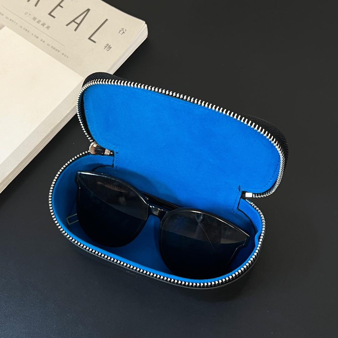Louis Vuitton Sunglasses Pouch - EUR FASHION