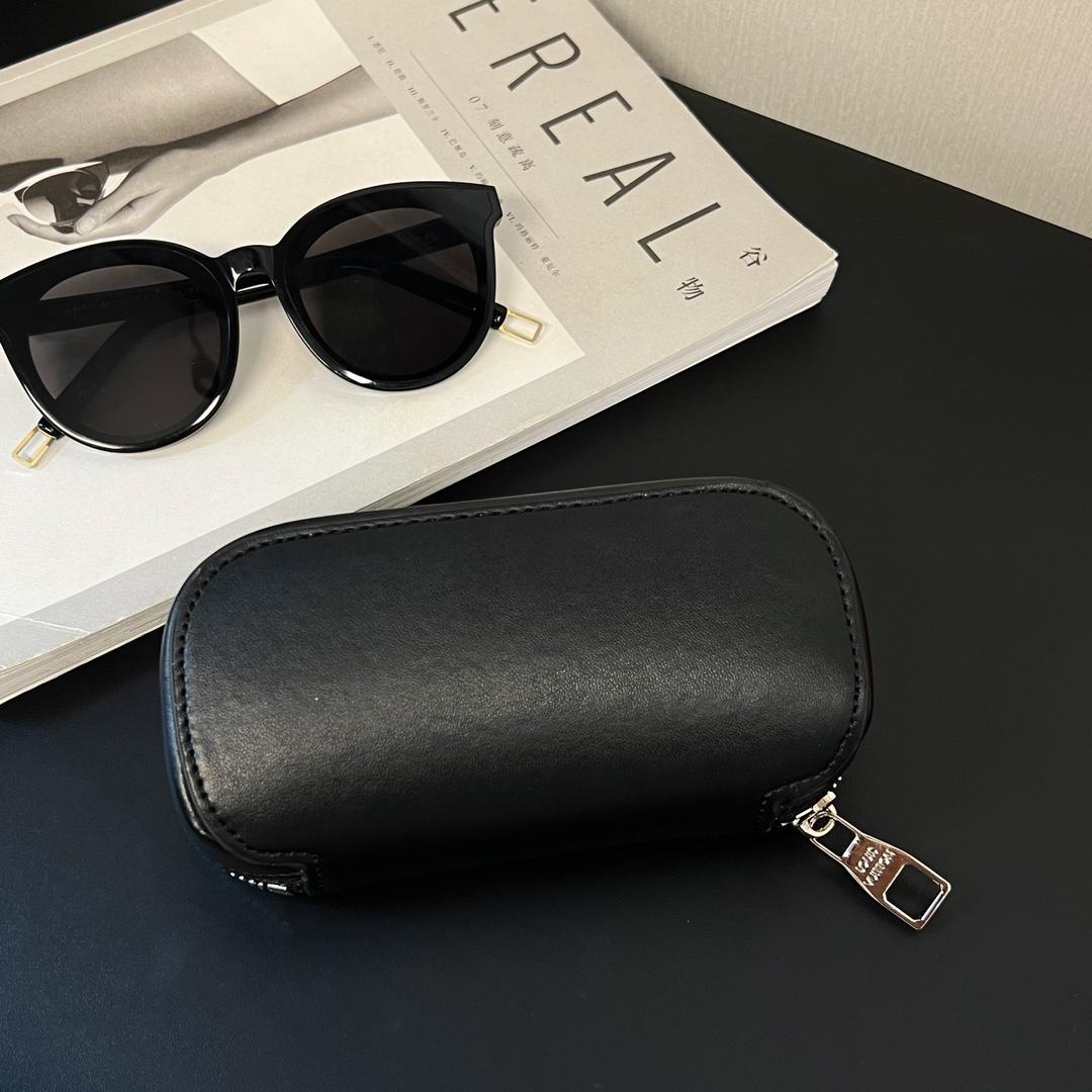 Louis Vuitton Sunglasses Pouch - EUR FASHION