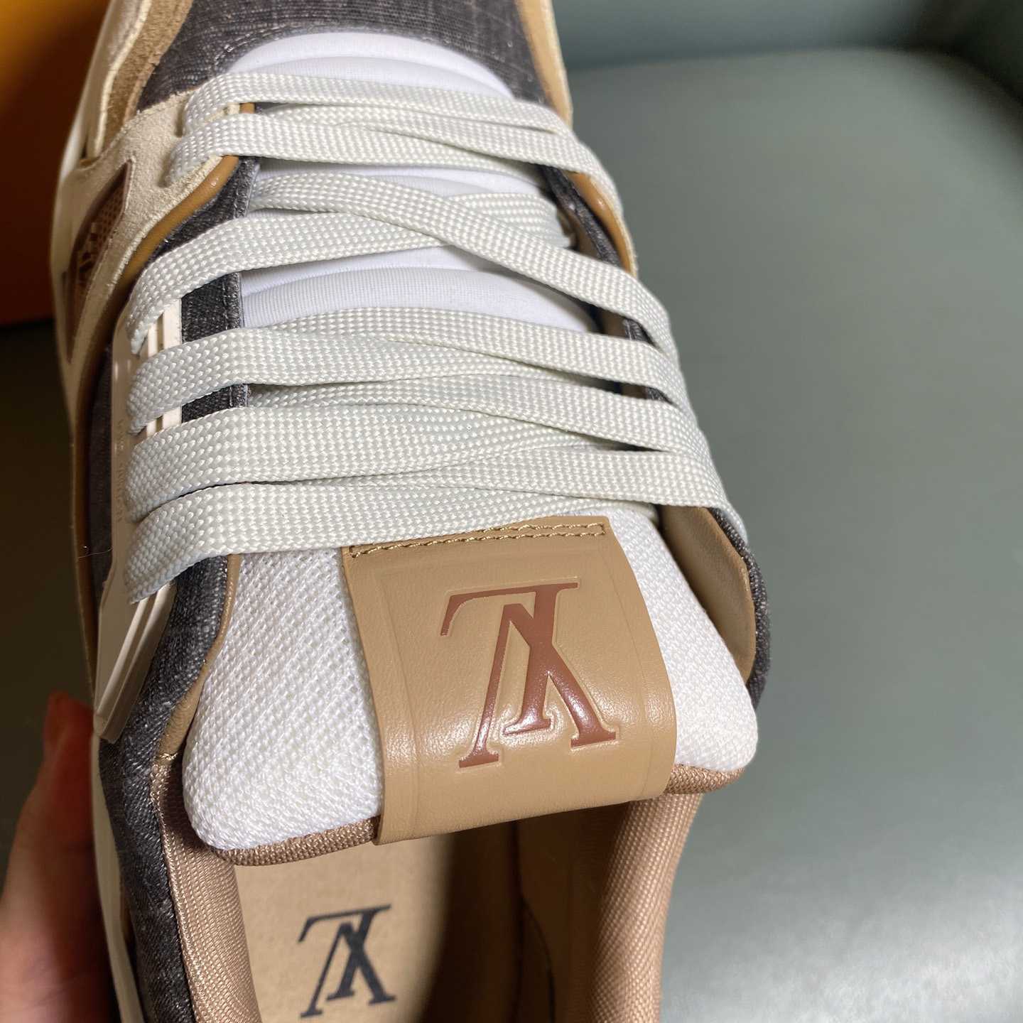 Louis Vuitton LV Trainer Outdoor Sneaker      1AHTFR - EUR FASHION