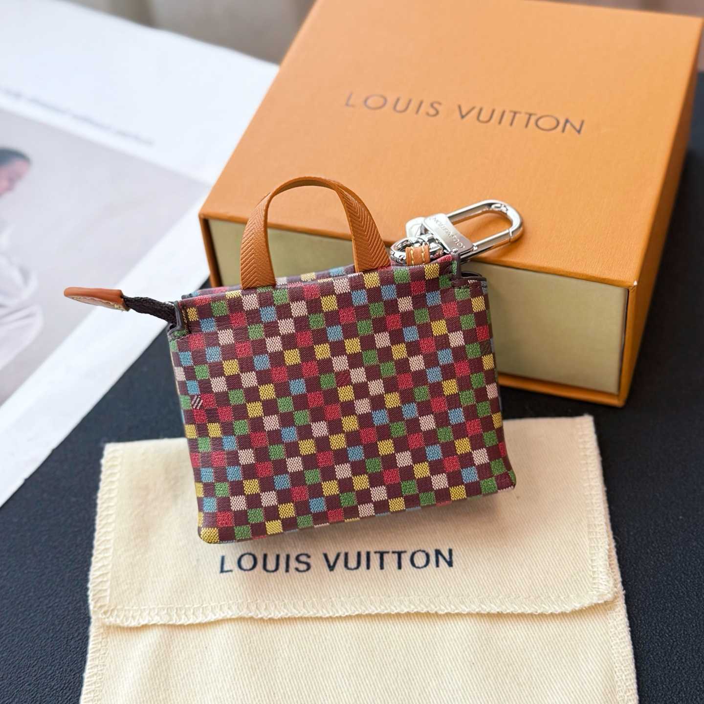 Louis Vuitton LV Mini Shopper Bag Charm    - EUR FASHION