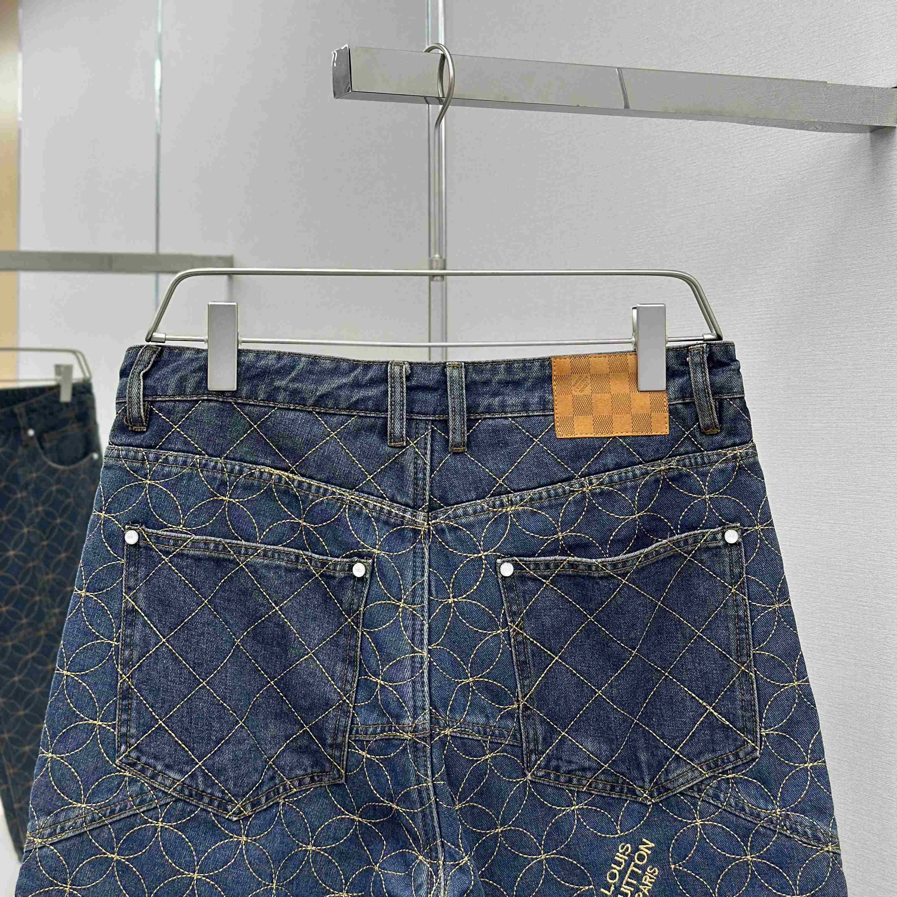 Louis Vuitton Embroidered Workwear Shorts   1AILVC - EUR FASHION