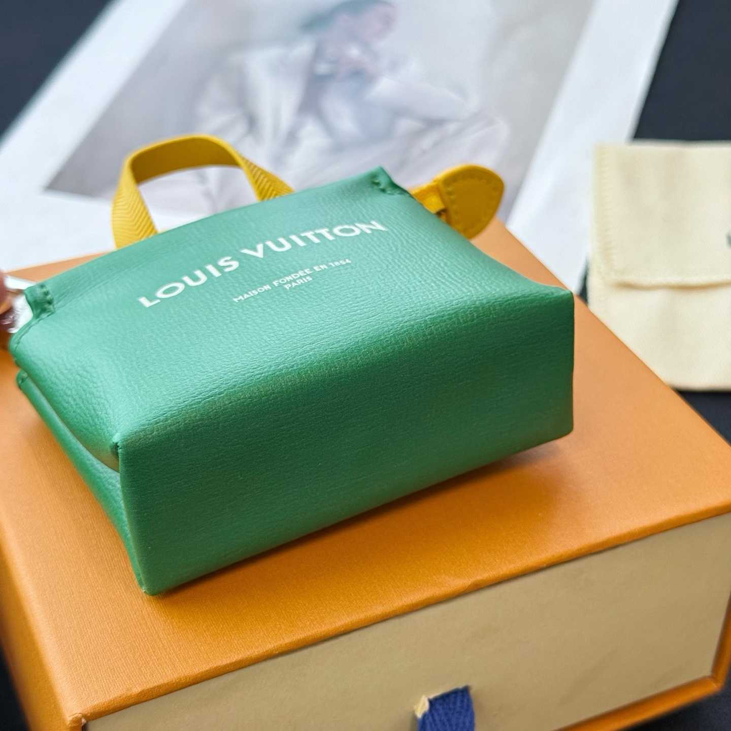 Louis Vuitton LV Mini Shopper Bag Charm    - EUR FASHION