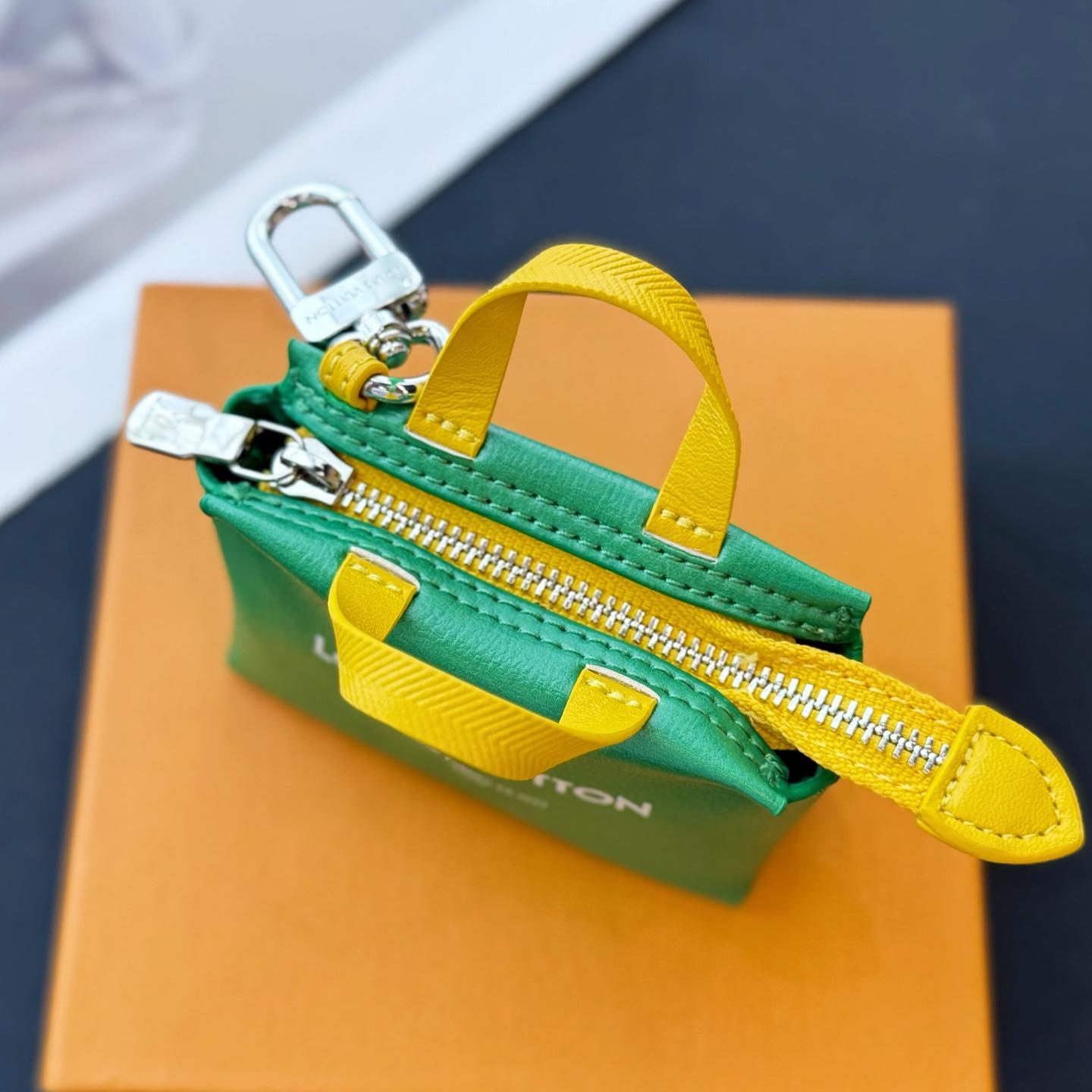 Louis Vuitton LV Mini Shopper Bag Charm    - EUR FASHION