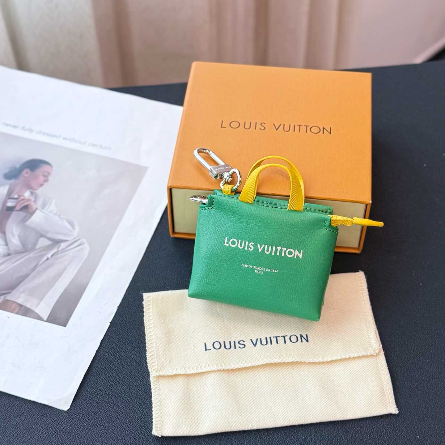Louis Vuitton LV Mini Shopper Bag Charm    - EUR FASHION