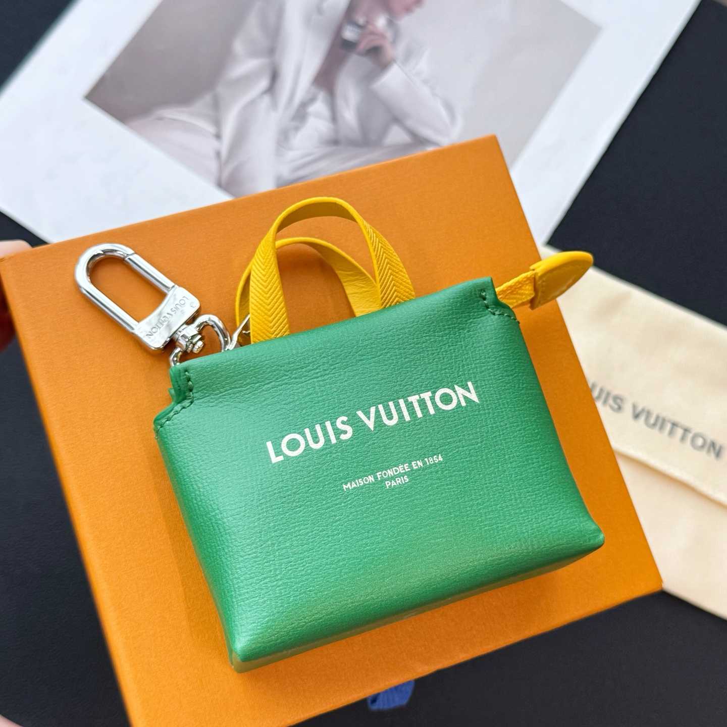 Louis Vuitton LV Mini Shopper Bag Charm    - EUR FASHION