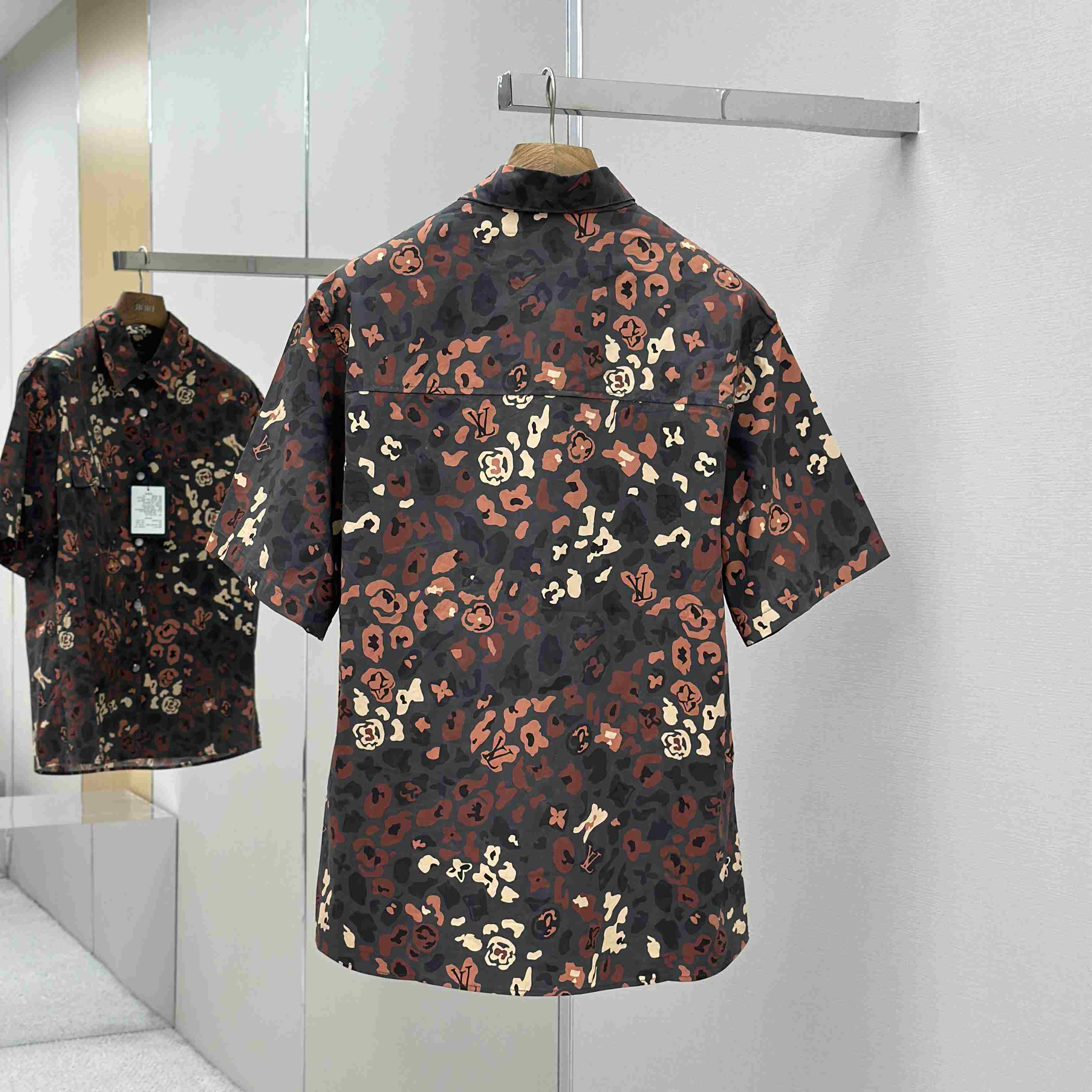 Louis Vuitton Printed Short-Sleeved Workwear Shirt   1AIMGT - EUR FASHION