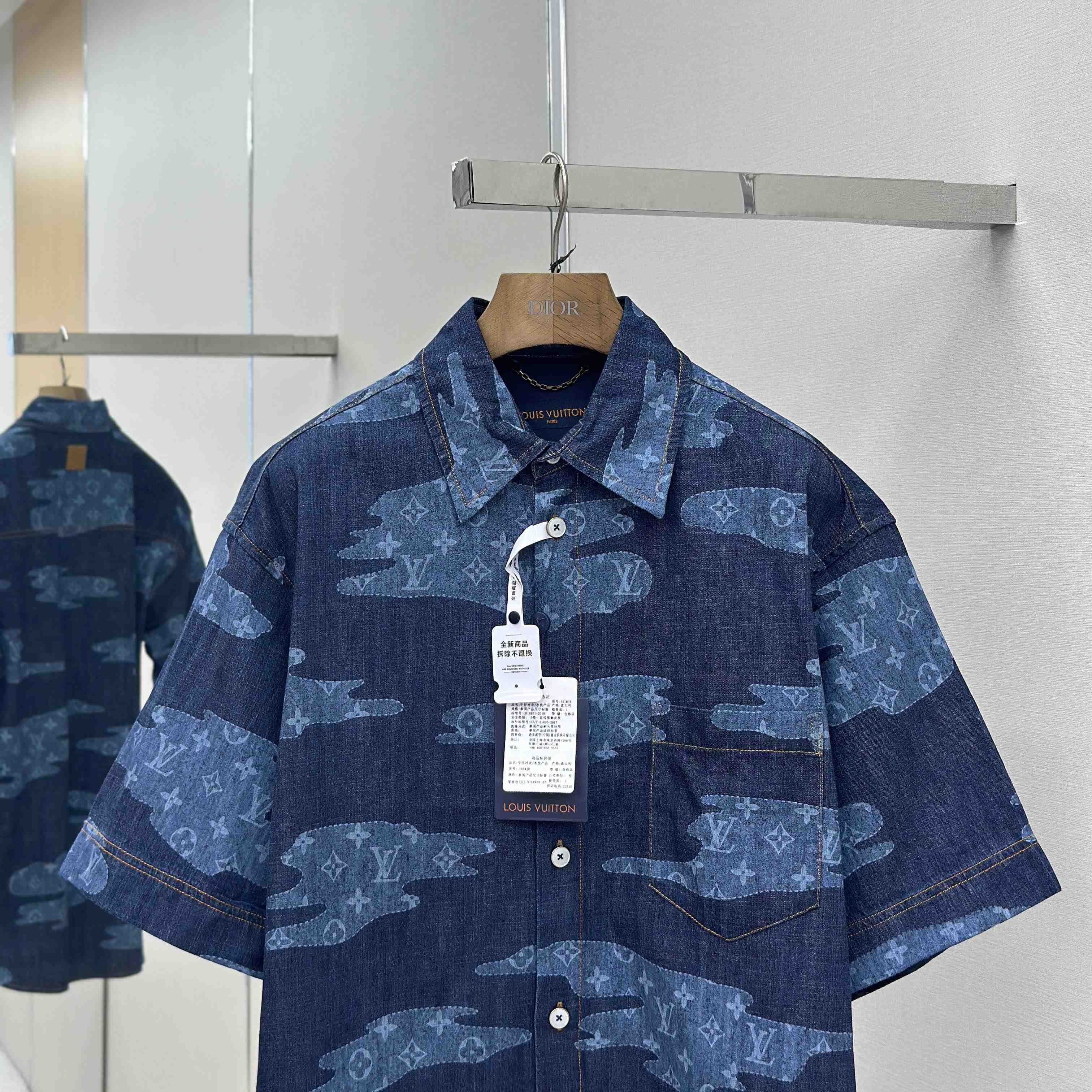 Louis Vuitton Monogram Short-Sleeved Chambray Shirt   1AIMJ8 - EUR FASHION