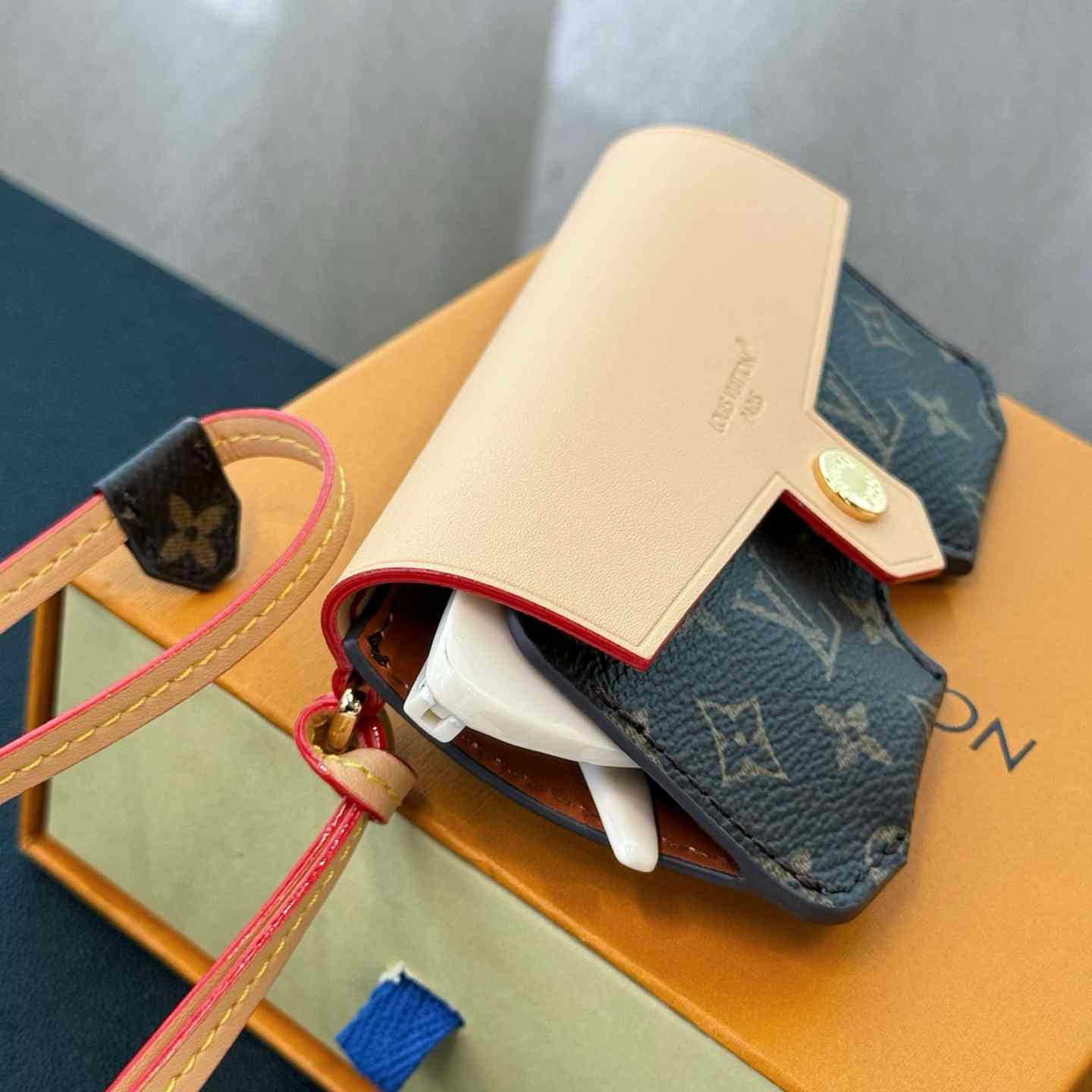 Louis Vuitton LV Glasses Holder   M02701 - EUR FASHION