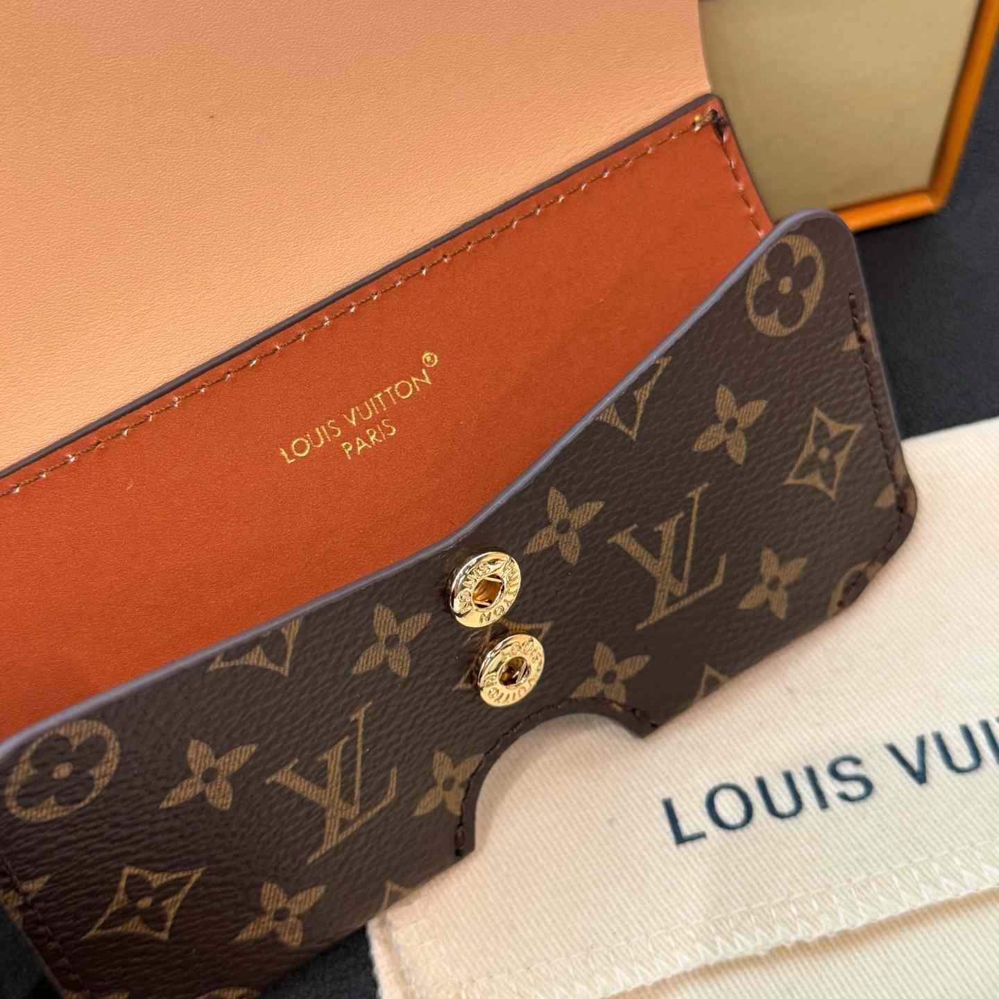 Louis Vuitton LV Glasses Holder   M02701 - EUR FASHION
