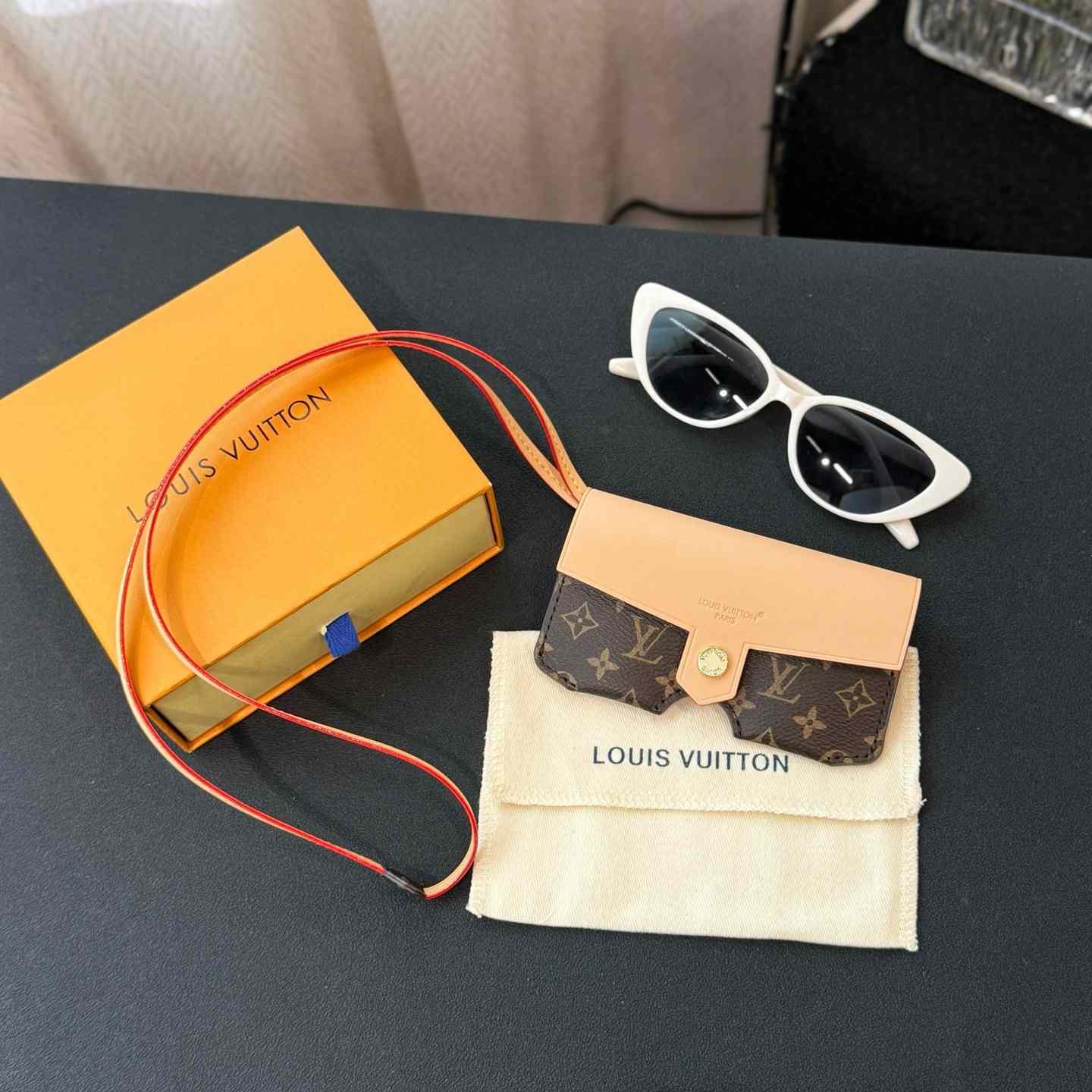 Louis Vuitton LV Glasses Holder   M02701 - EUR FASHION