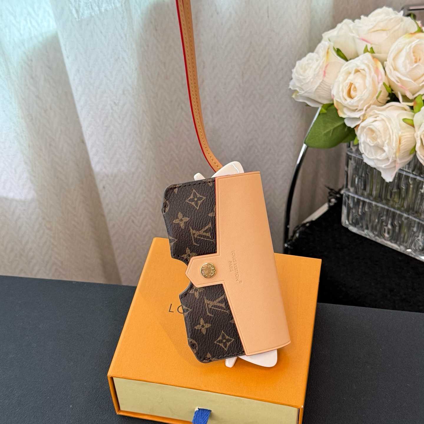 Louis Vuitton LV Glasses Holder   M02701 - EUR FASHION