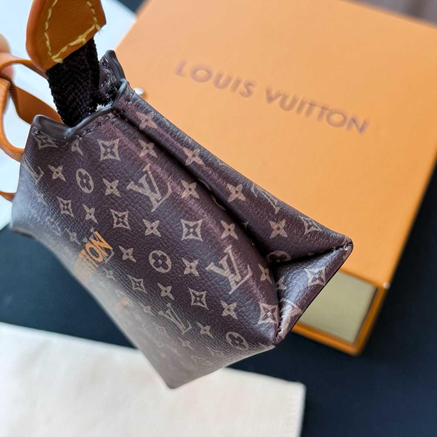 Louis Vuitton LV Mini Shopper Bag Charm    - EUR FASHION