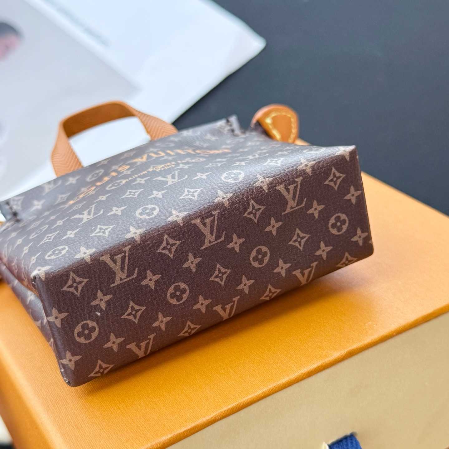 Louis Vuitton LV Mini Shopper Bag Charm    - EUR FASHION