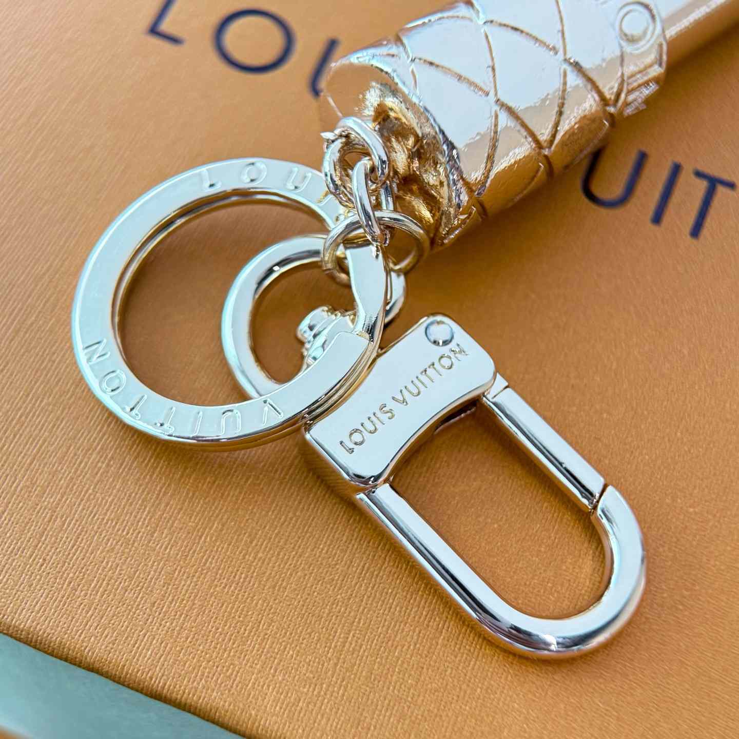 Louis Vuitton LV Lipstick Bag Charm   M03006 - EUR FASHION