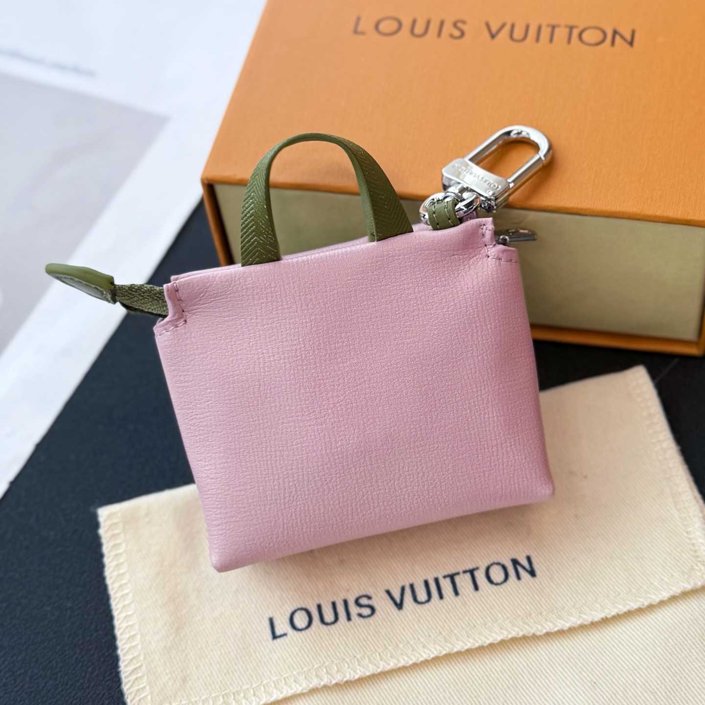 Louis Vuitton LV Mini Shopper Bag Charm   M03136 - EUR FASHION