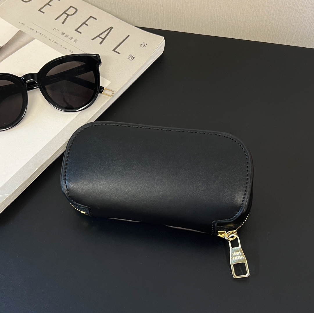 Louis Vuitton Sunglasses Pouch - EUR FASHION