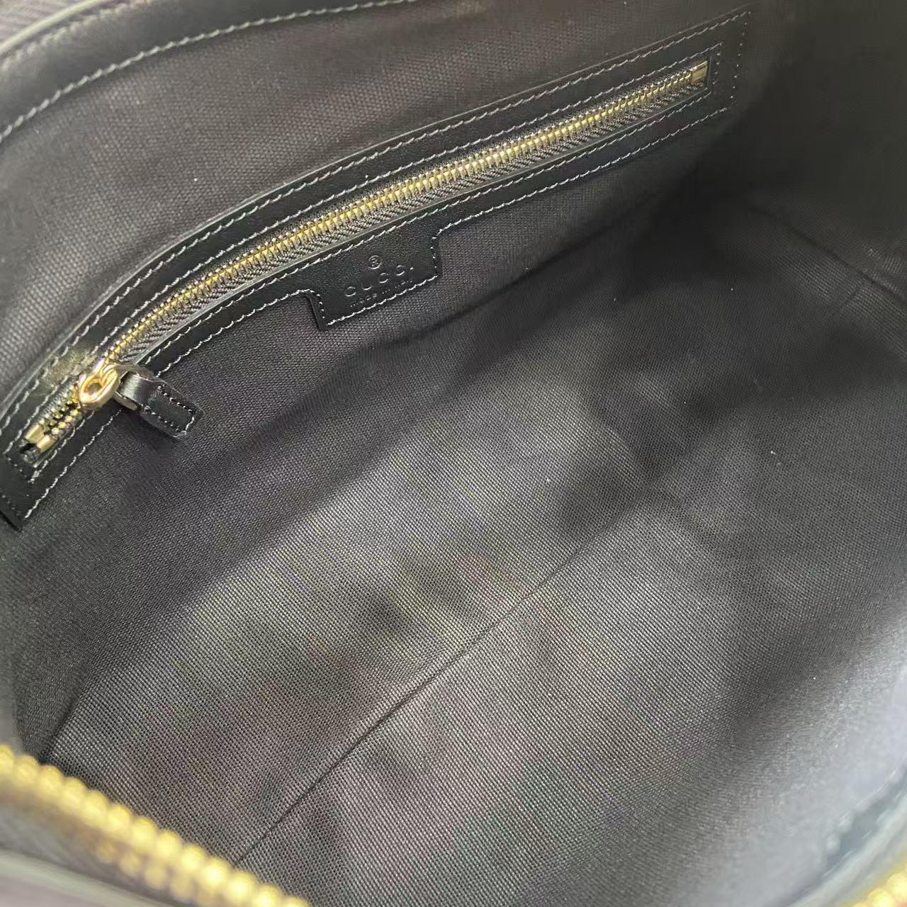 Gucci GG Emblem Medium Shoulder Bag - EUR FASHION