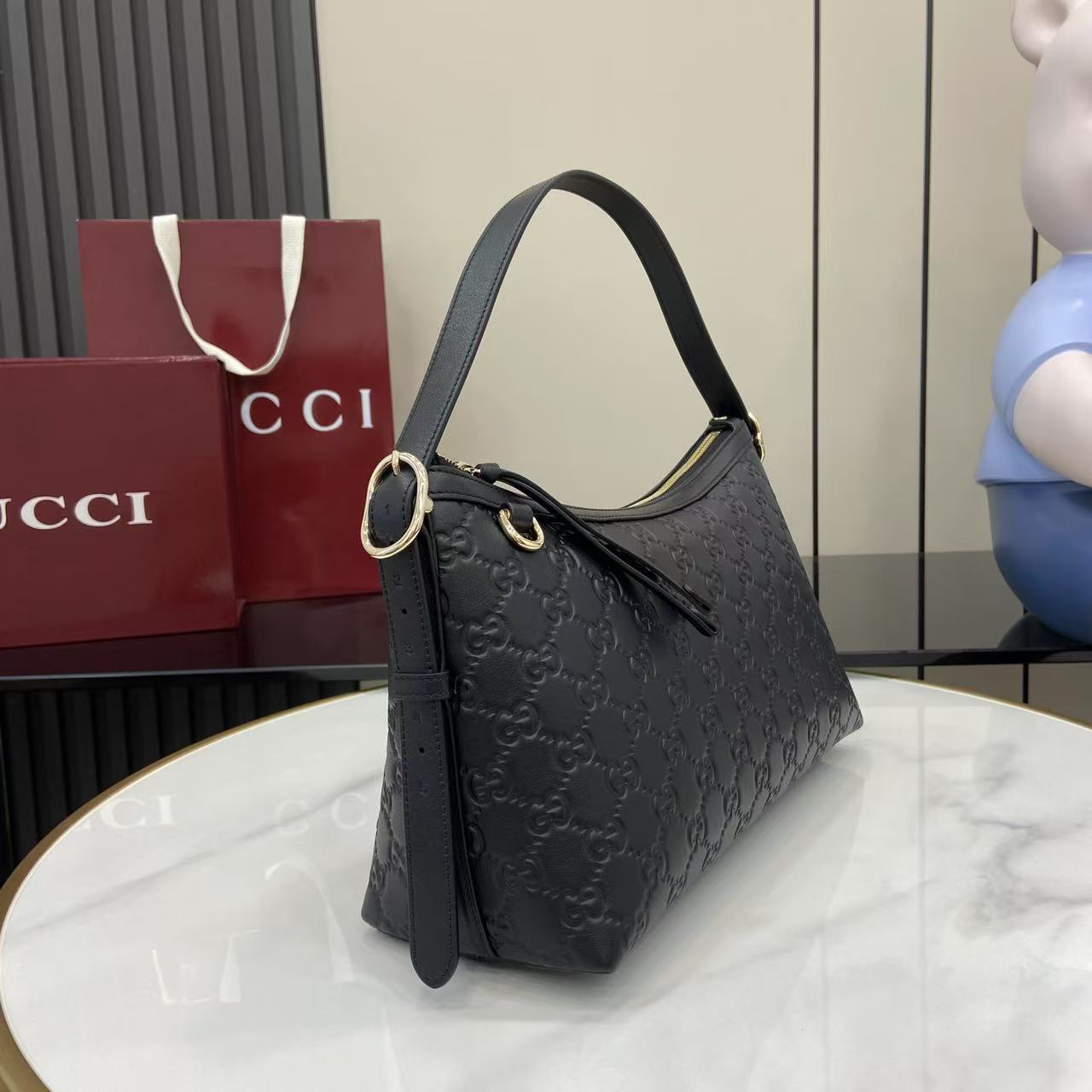 Gucci GG Emblem Medium Shoulder Bag - EUR FASHION
