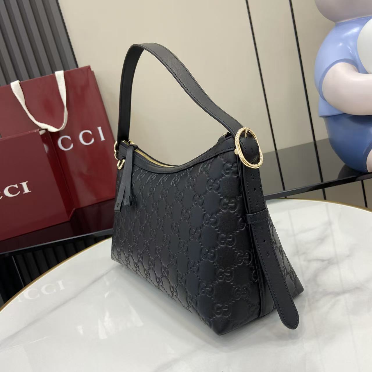 Gucci GG Emblem Medium Shoulder Bag - EUR FASHION