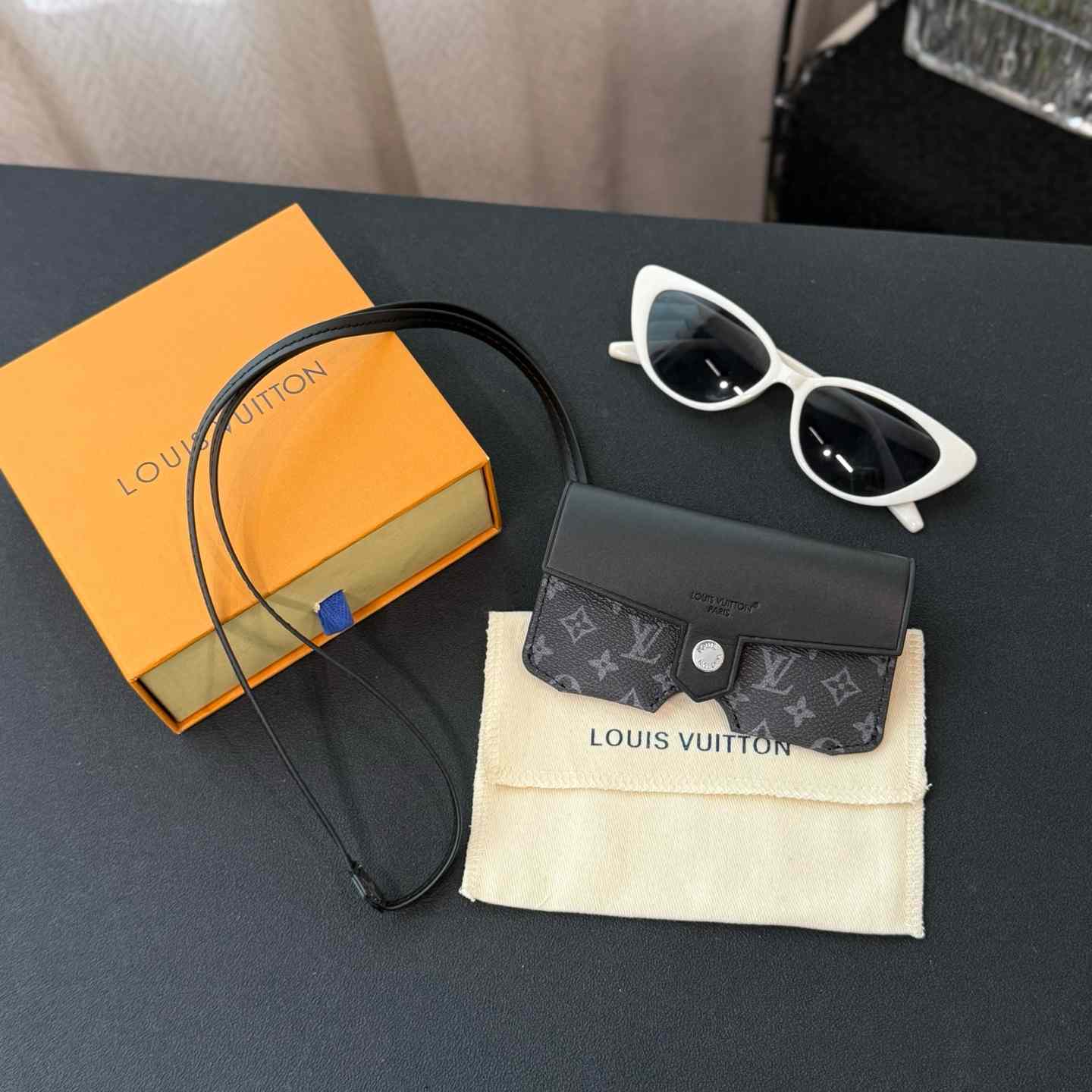 Louis Vuitton LV Glasses Holder    - EUR FASHION