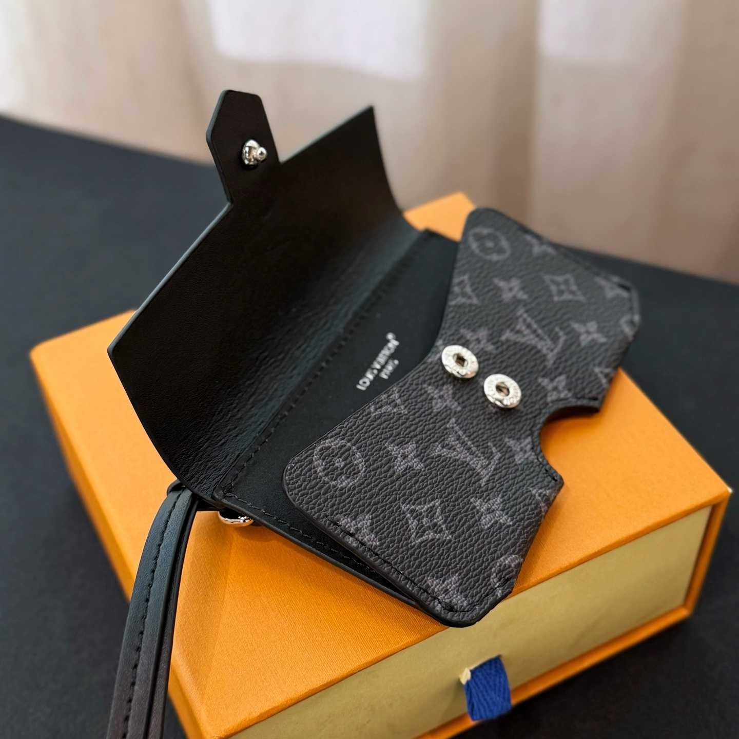 Louis Vuitton LV Glasses Holder    - EUR FASHION