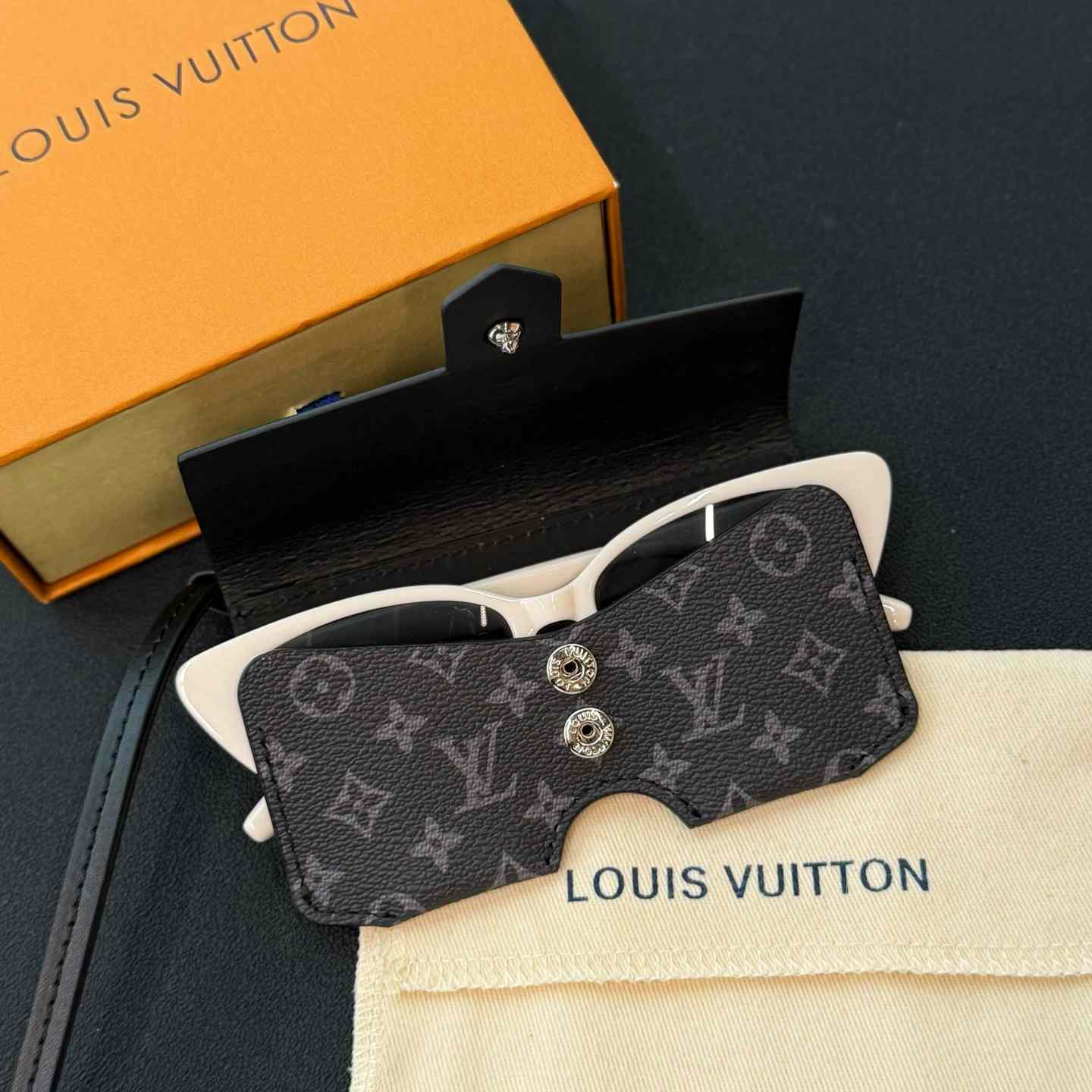 Louis Vuitton LV Glasses Holder    - EUR FASHION