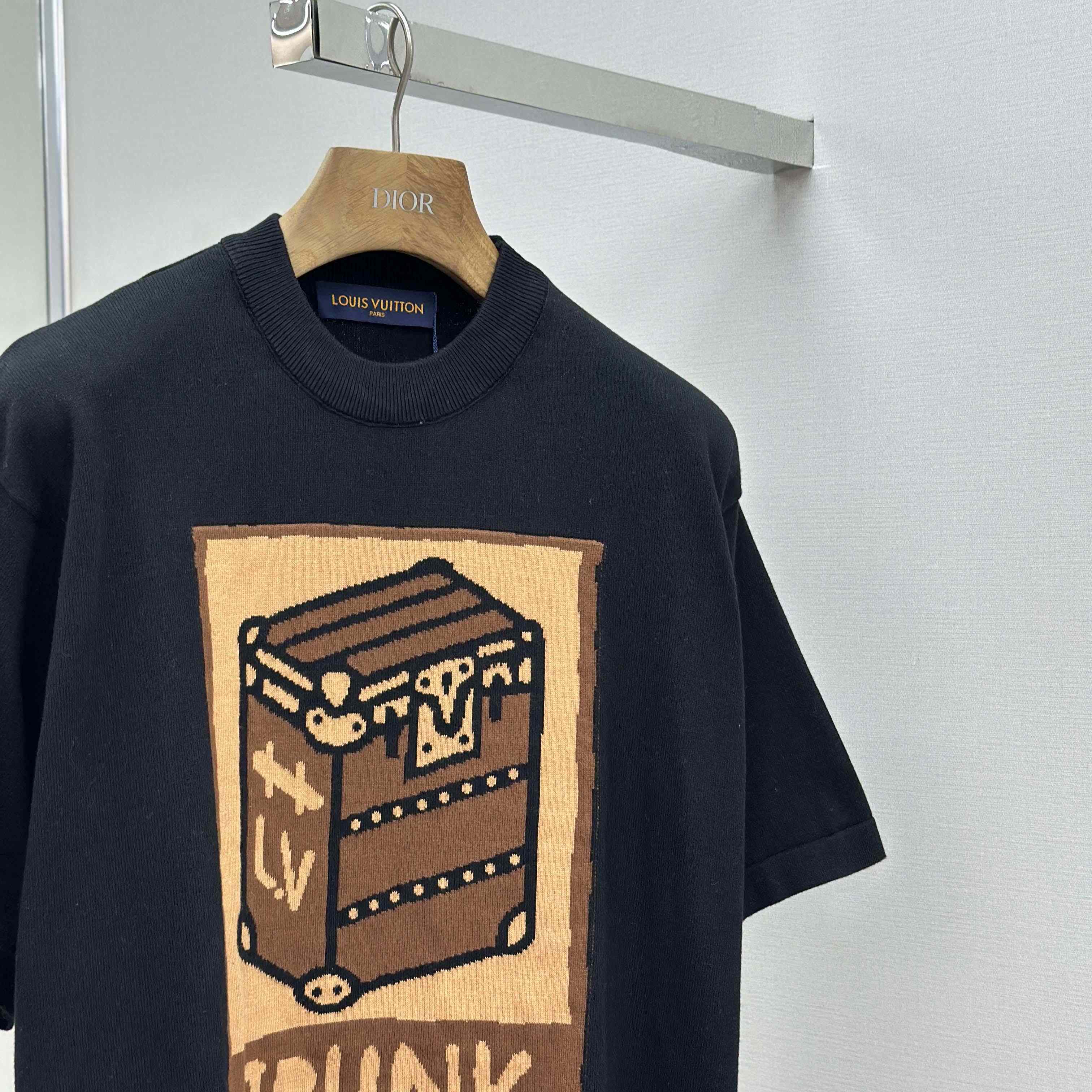 Louis Vuitton Graphic Short-Sleeved Crewneck    1AGHU3 - EUR FASHION