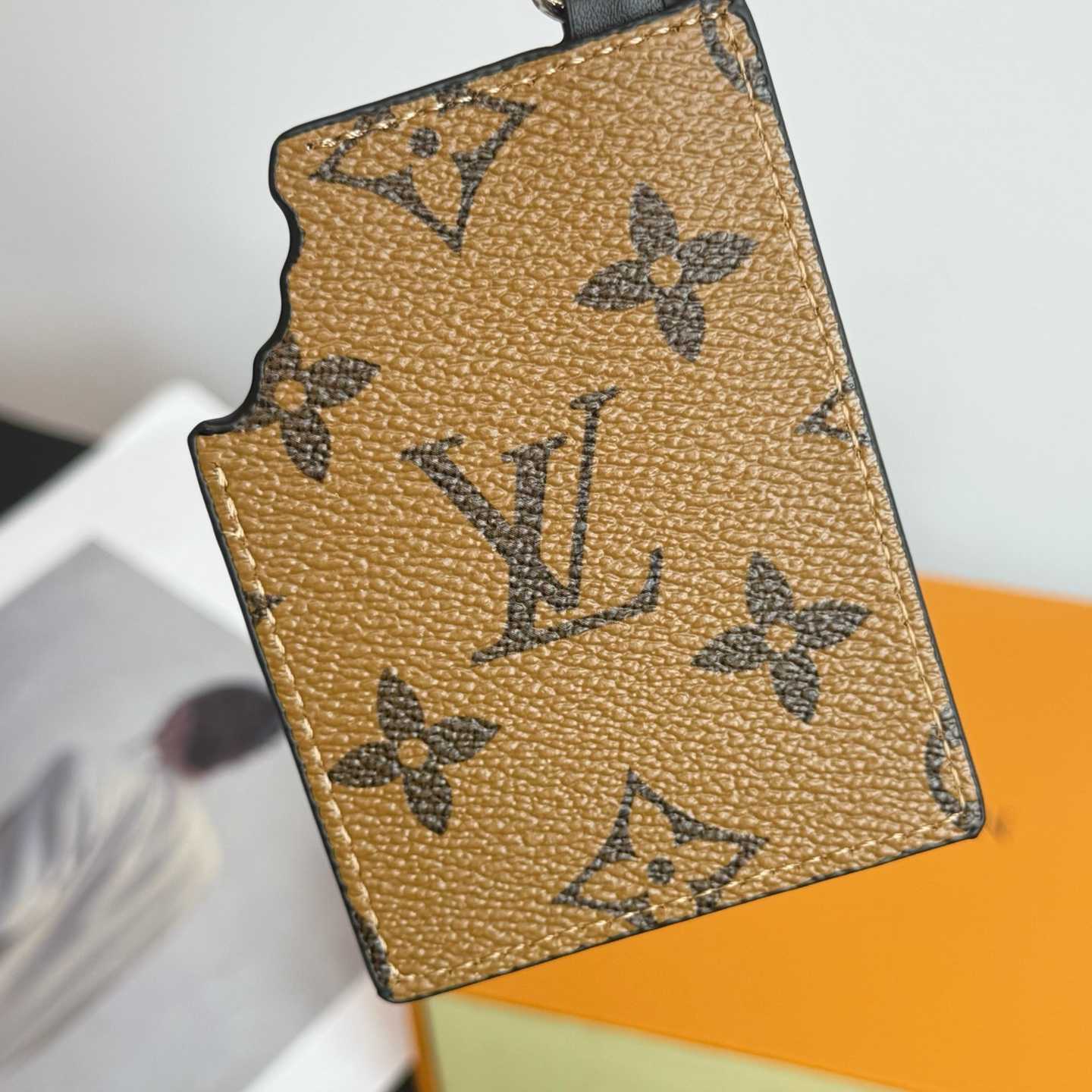 Louis Vuitton LV Chocolate Bar Figurine Key Holder And Bag Charm   M01478 - EUR FASHION