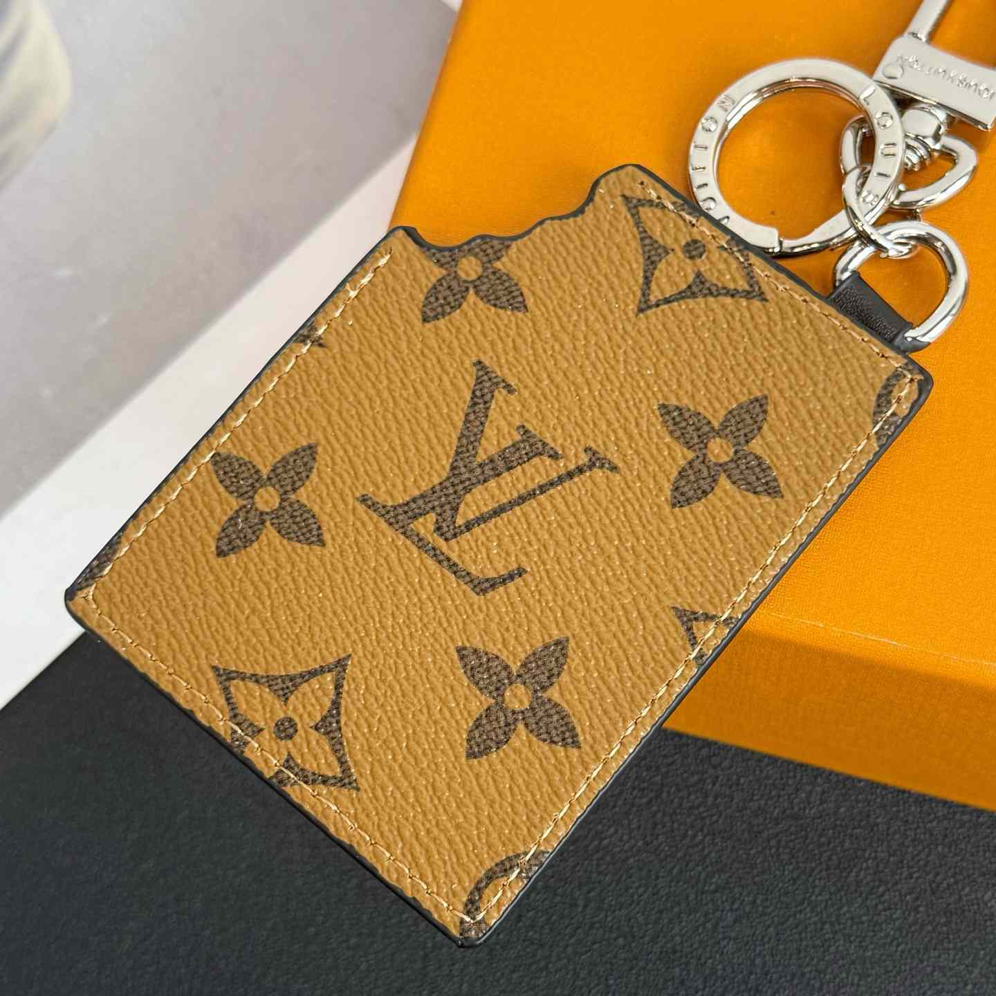 Louis Vuitton LV Chocolate Bar Figurine Key Holder And Bag Charm   M01478 - EUR FASHION