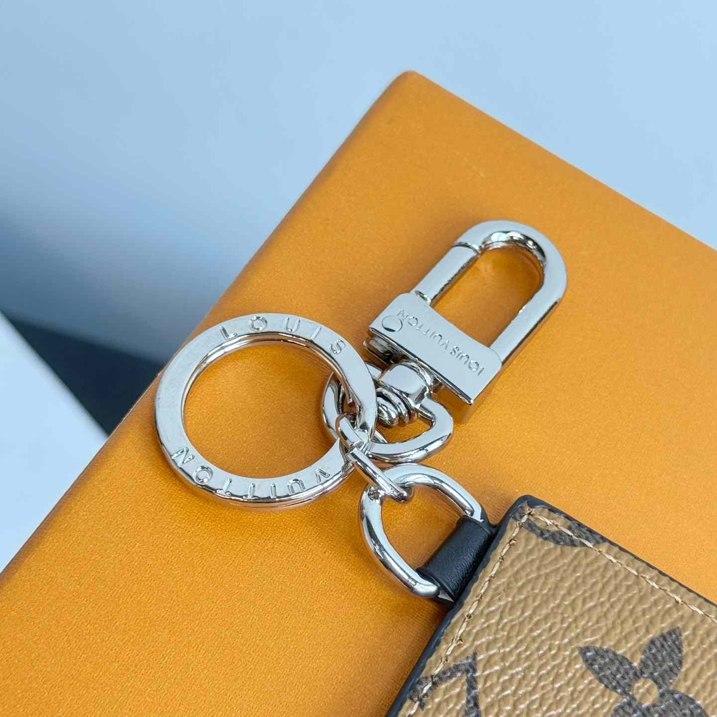 Louis Vuitton LV Chocolate Bar Figurine Key Holder And Bag Charm   M01478 - EUR FASHION