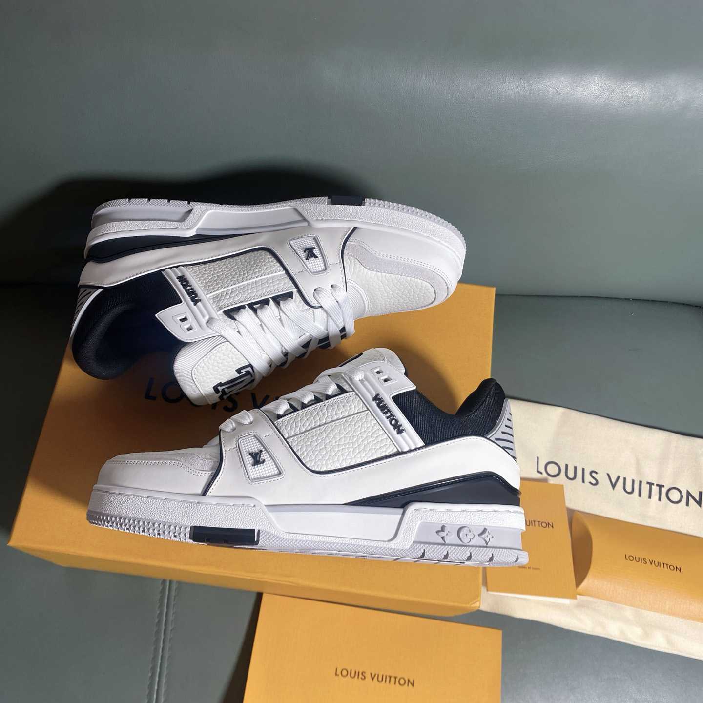 Louis Vuitton LV Trainer Sneaker      1AIJ45 - EUR FASHION