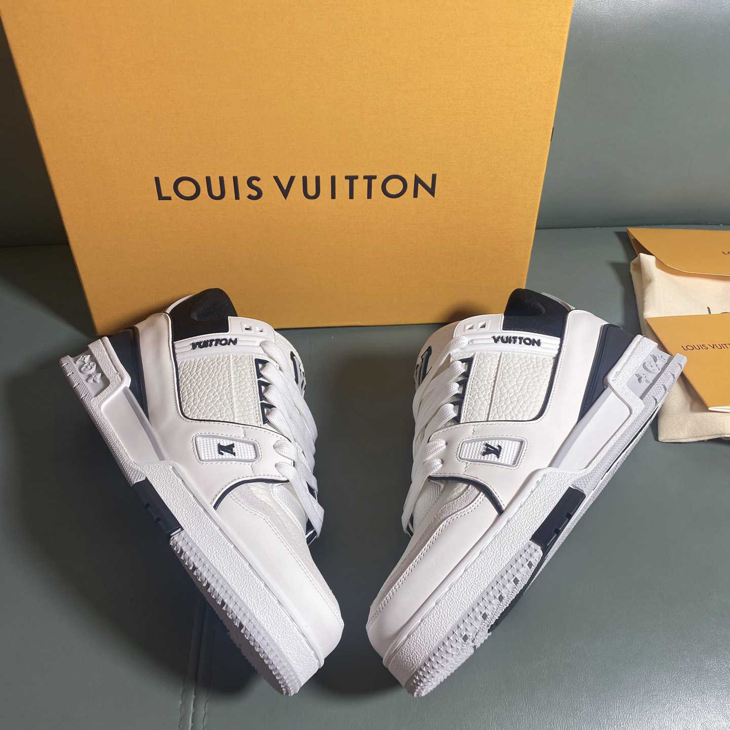 Louis Vuitton LV Trainer Sneaker      1AIJ45 - EUR FASHION