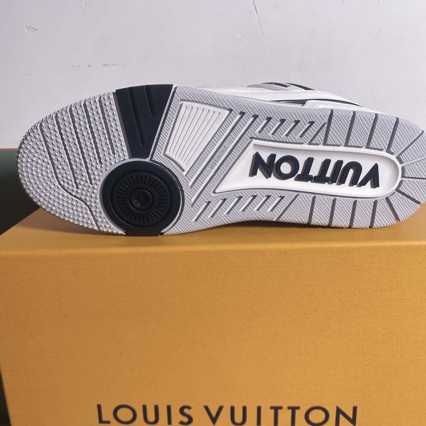 Louis Vuitton LV Trainer Sneaker      1AIJ45 - EUR FASHION