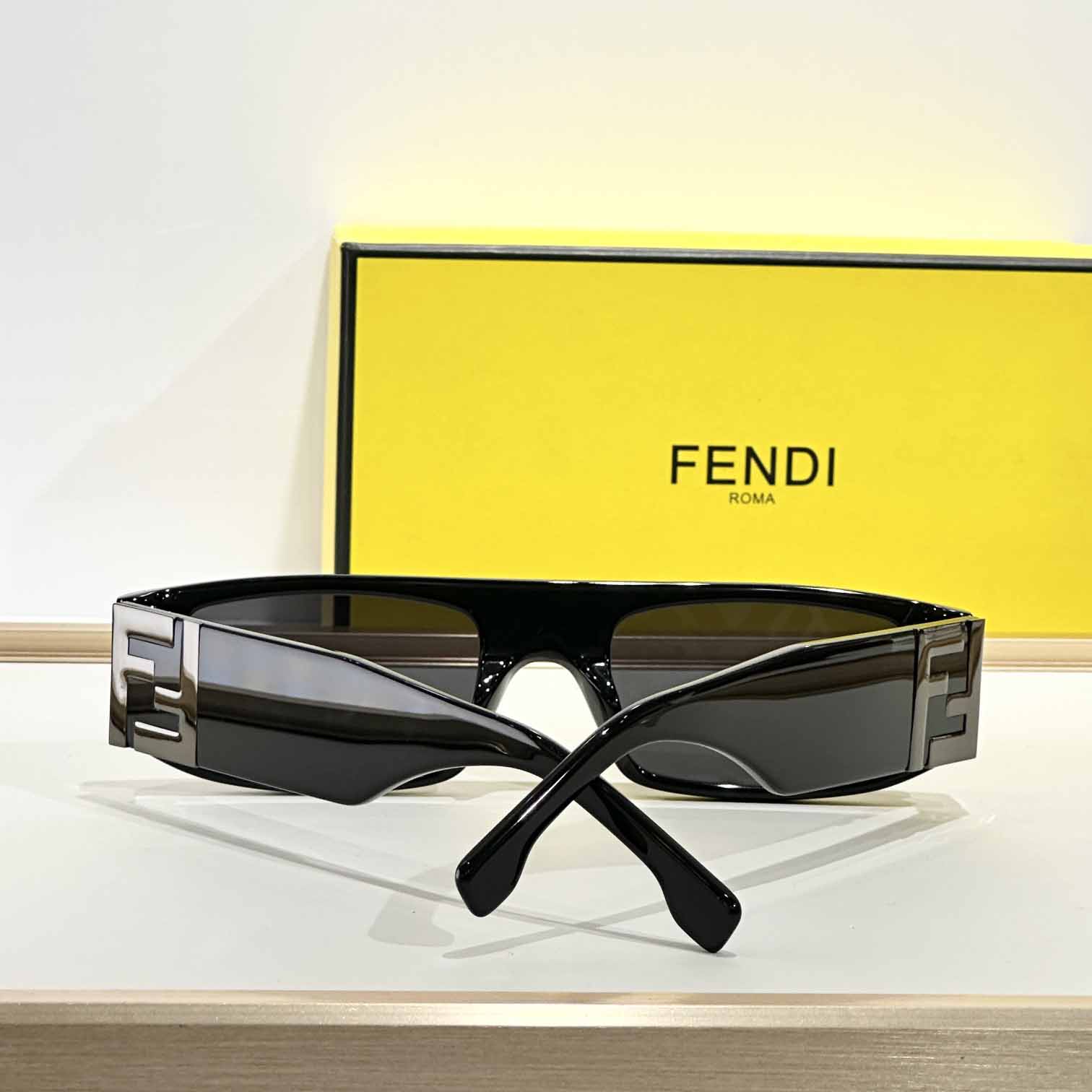 Fendi FF Squared Black Acetate Sunglasses  FE40587 - EUR FASHION