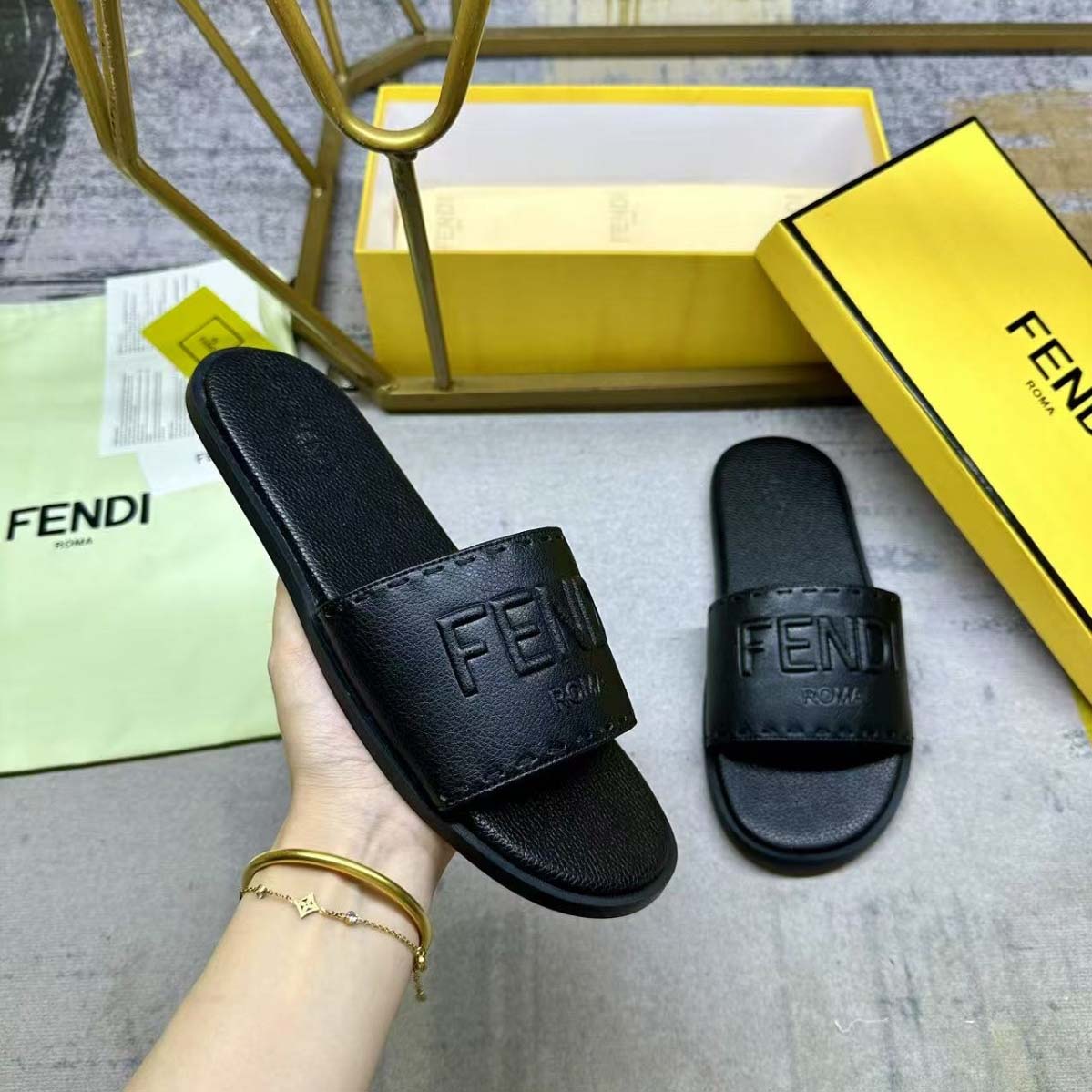 Fendi Slides - EUR FASHION