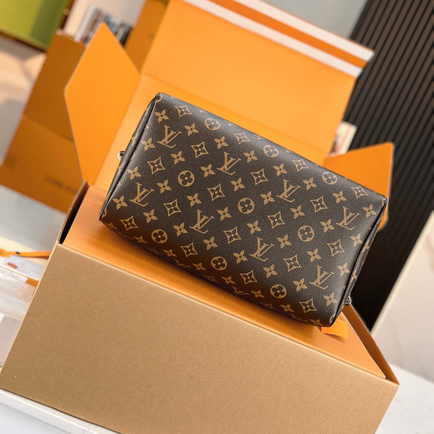 Louis Vuitton Speedy Soft 30 Dark   M12243 - EUR FASHION