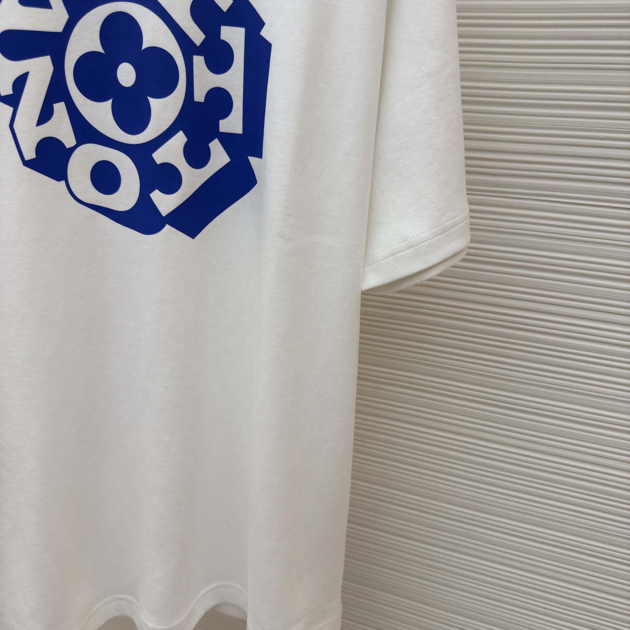 Louis Vuitton Printed Signature T-Shirt - EUR FASHION