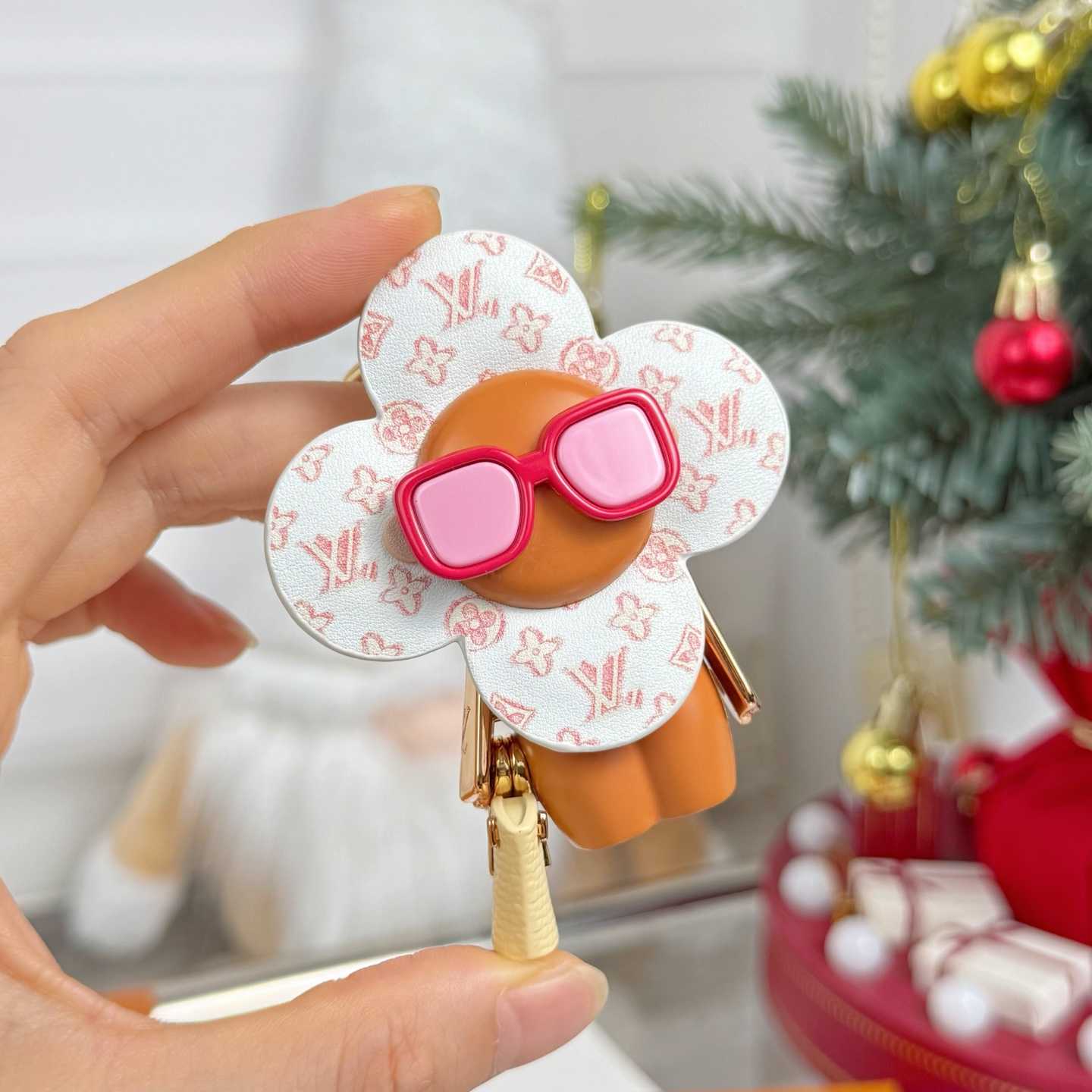 Louis Vuitton Summer Vivienne Bag Charm   M02591 - EUR FASHION